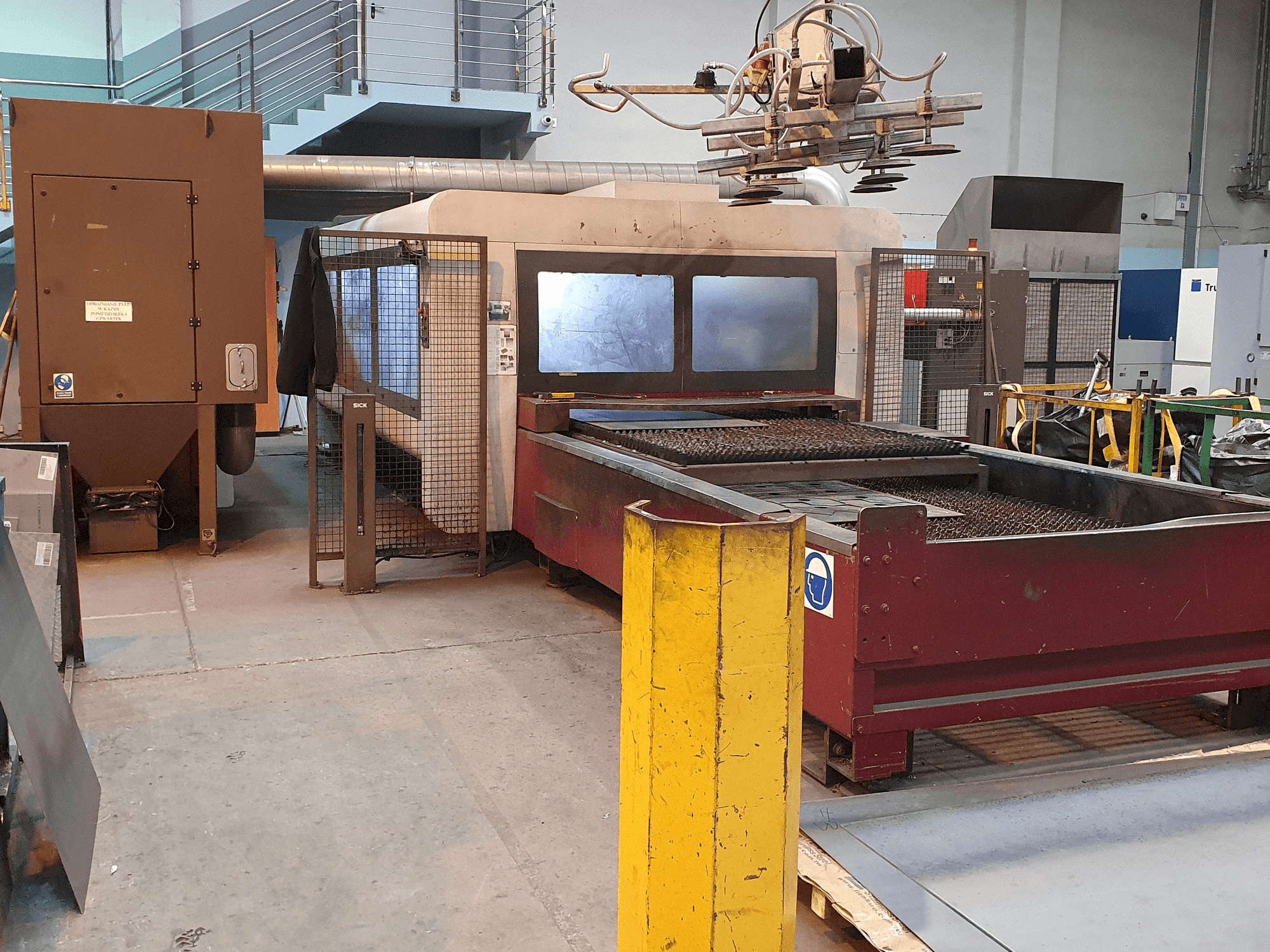 Vista laterale sinistra della macchina Bystronic BySprint Pro 3015