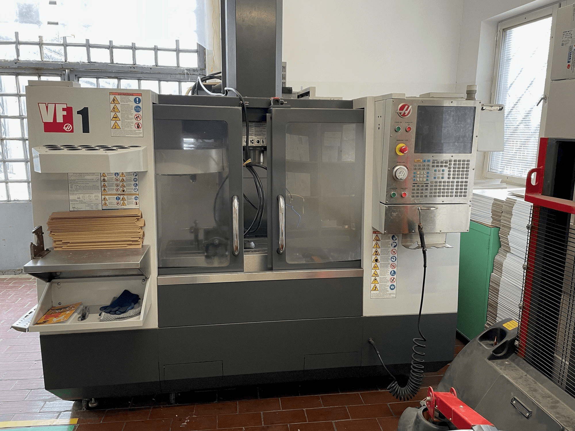 Vista frontale della macchina HAAS VF-1