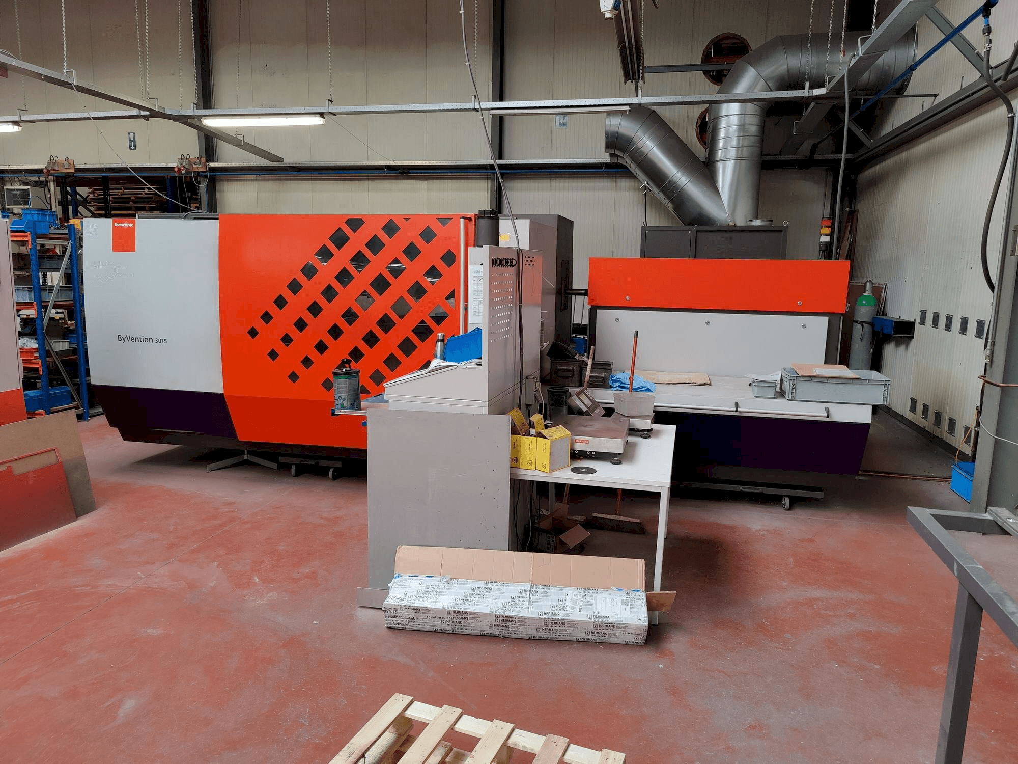 Vista frontale della macchina Bystronic ByVention 3015