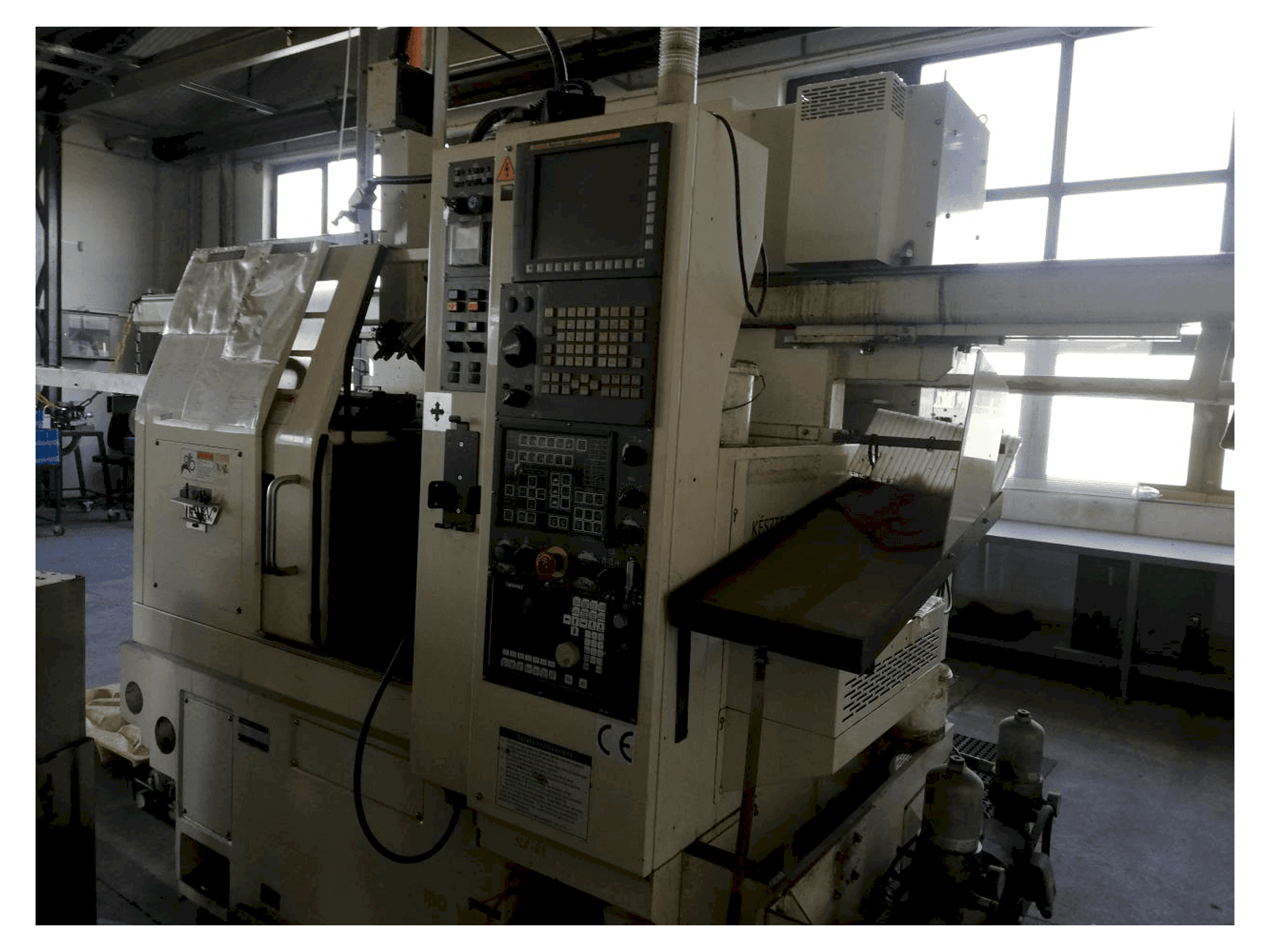 Vista frontale della macchina Takamatsu XW-50