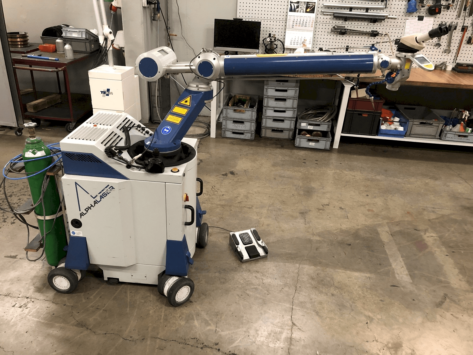 Vista lato sinistro della macchina ALPHA LASER ALM 200