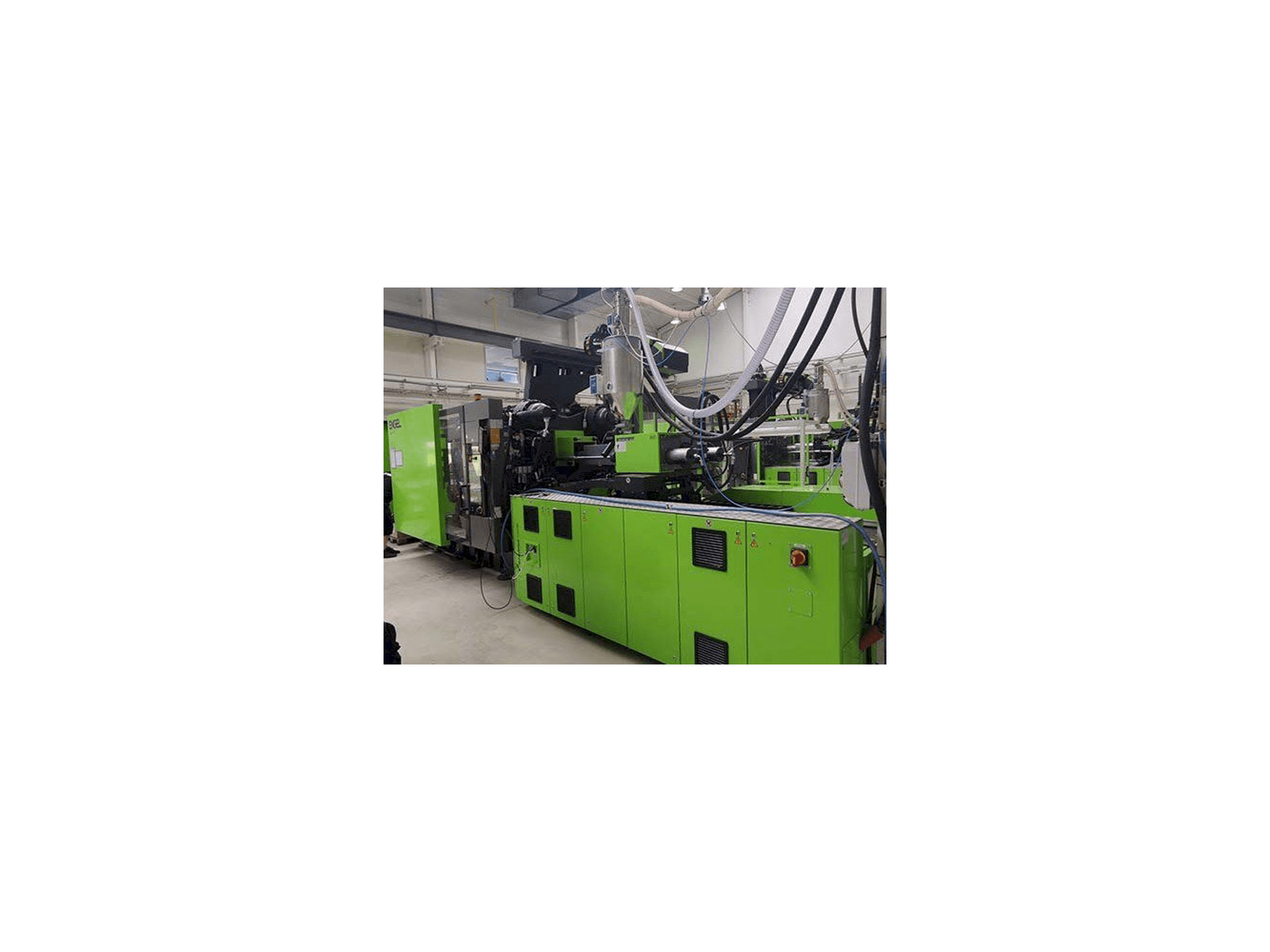 Vista frontale della macchina Engel DUO 860/450
