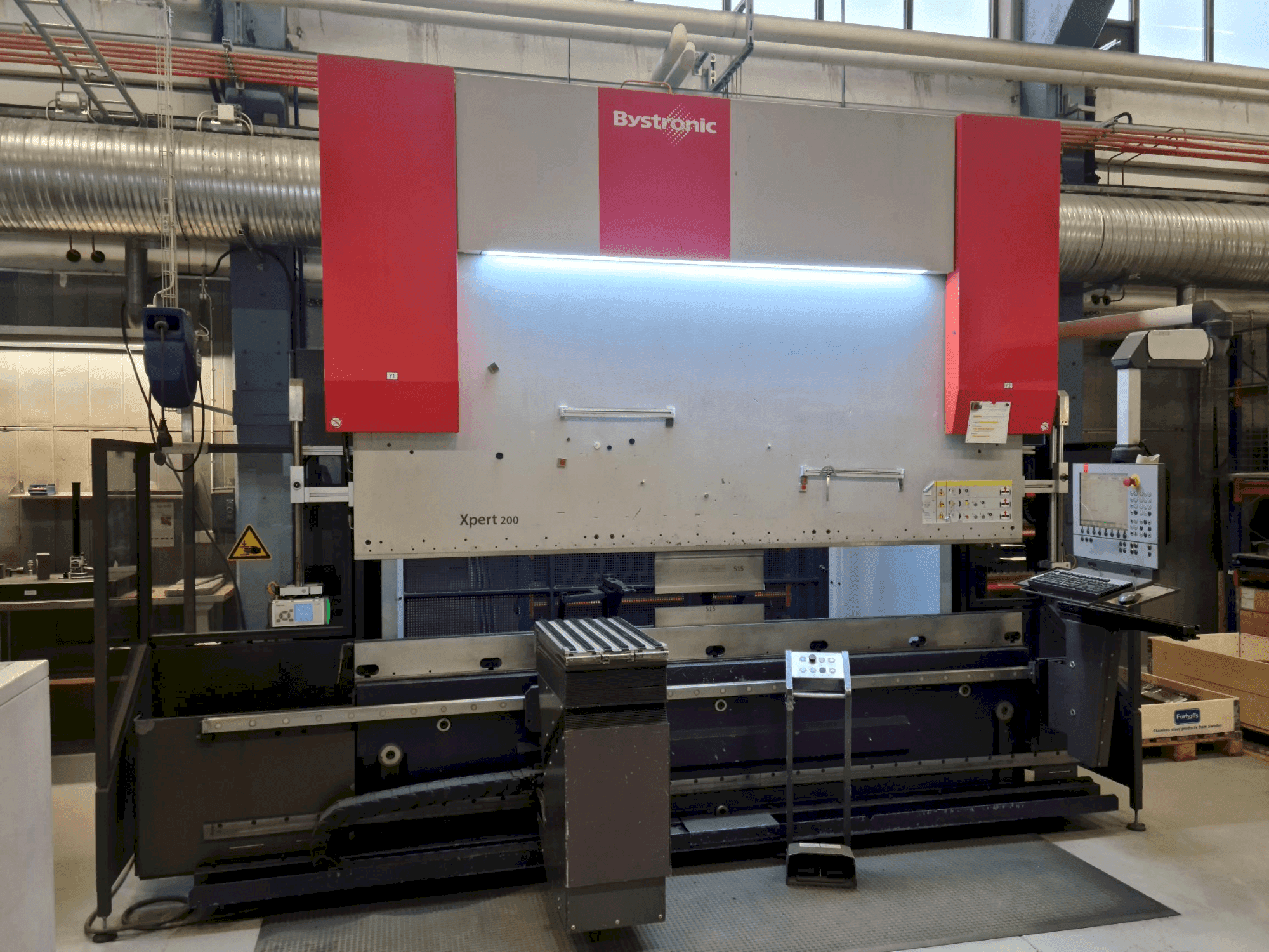 Vista frontale della macchina Bystronic Xpert 200 x 3100
