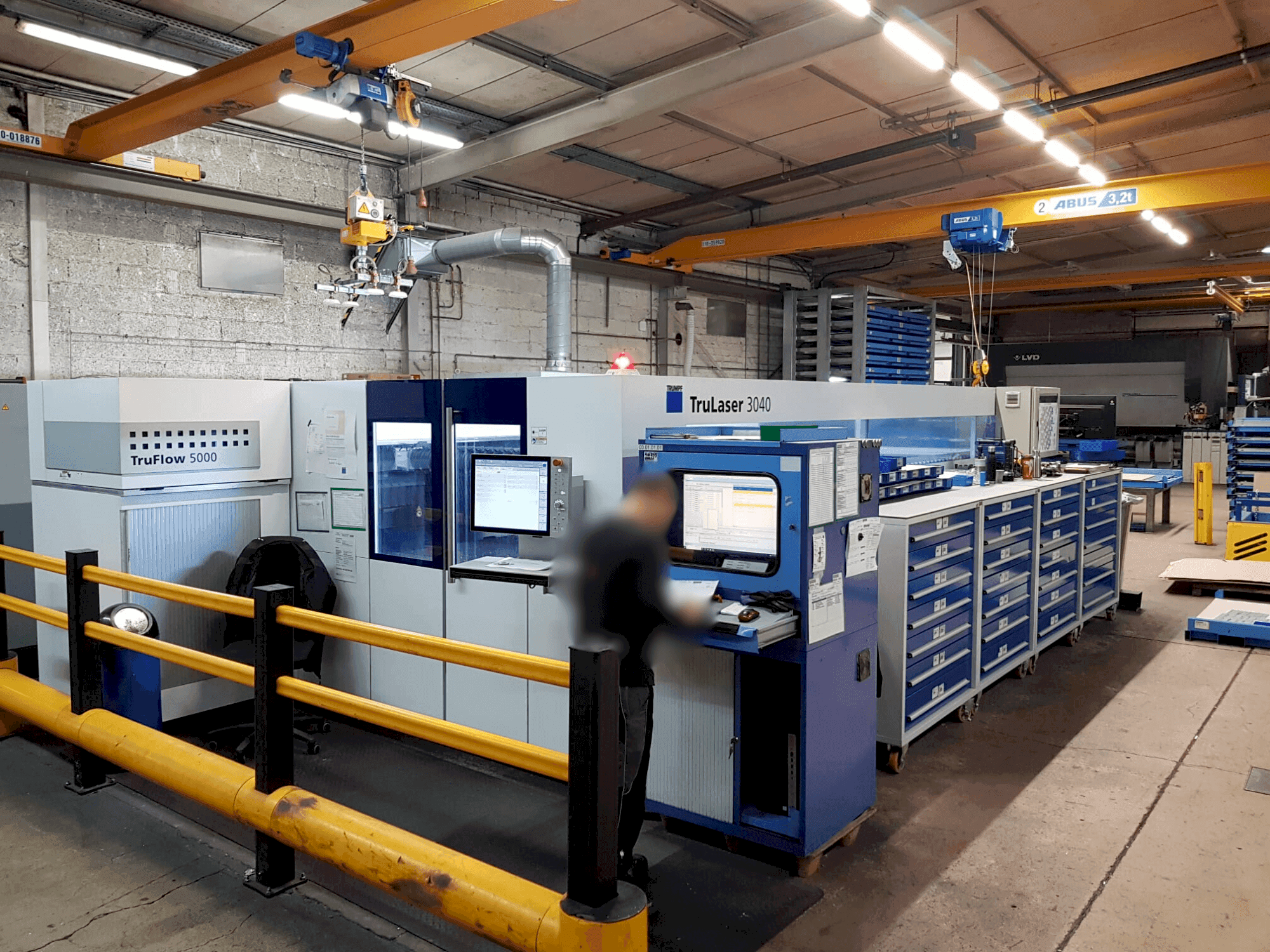 Vista frontale della macchina TRUMPF TruLaser 3040 5kW CO2