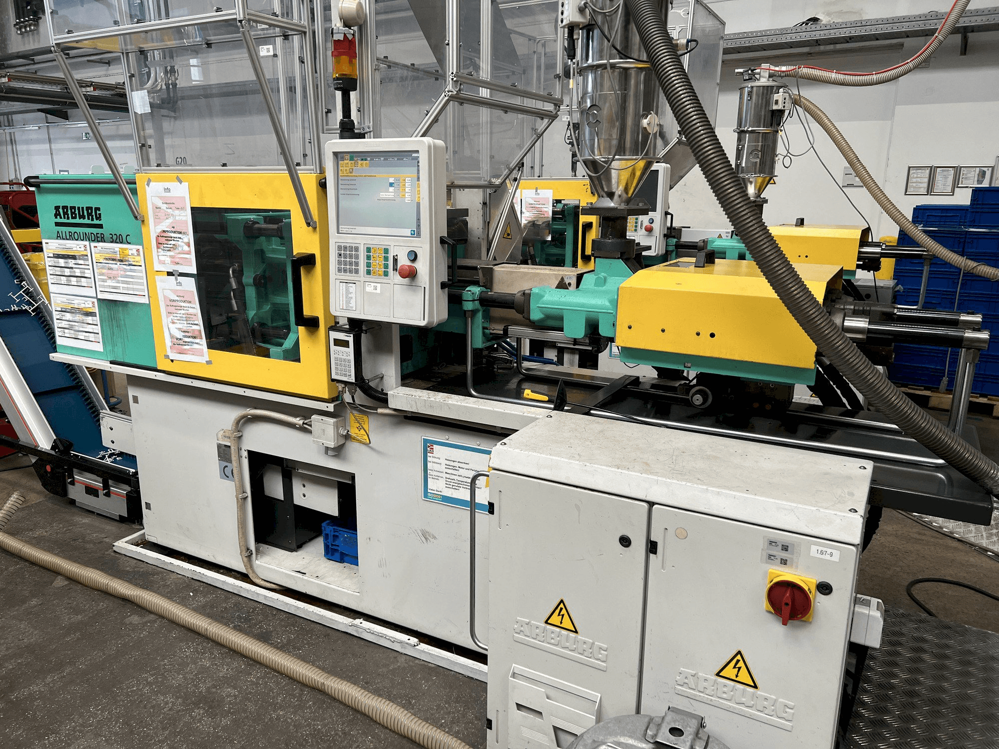 Vista frontale della macchina Arburg Allrounder 320C 500 - 170