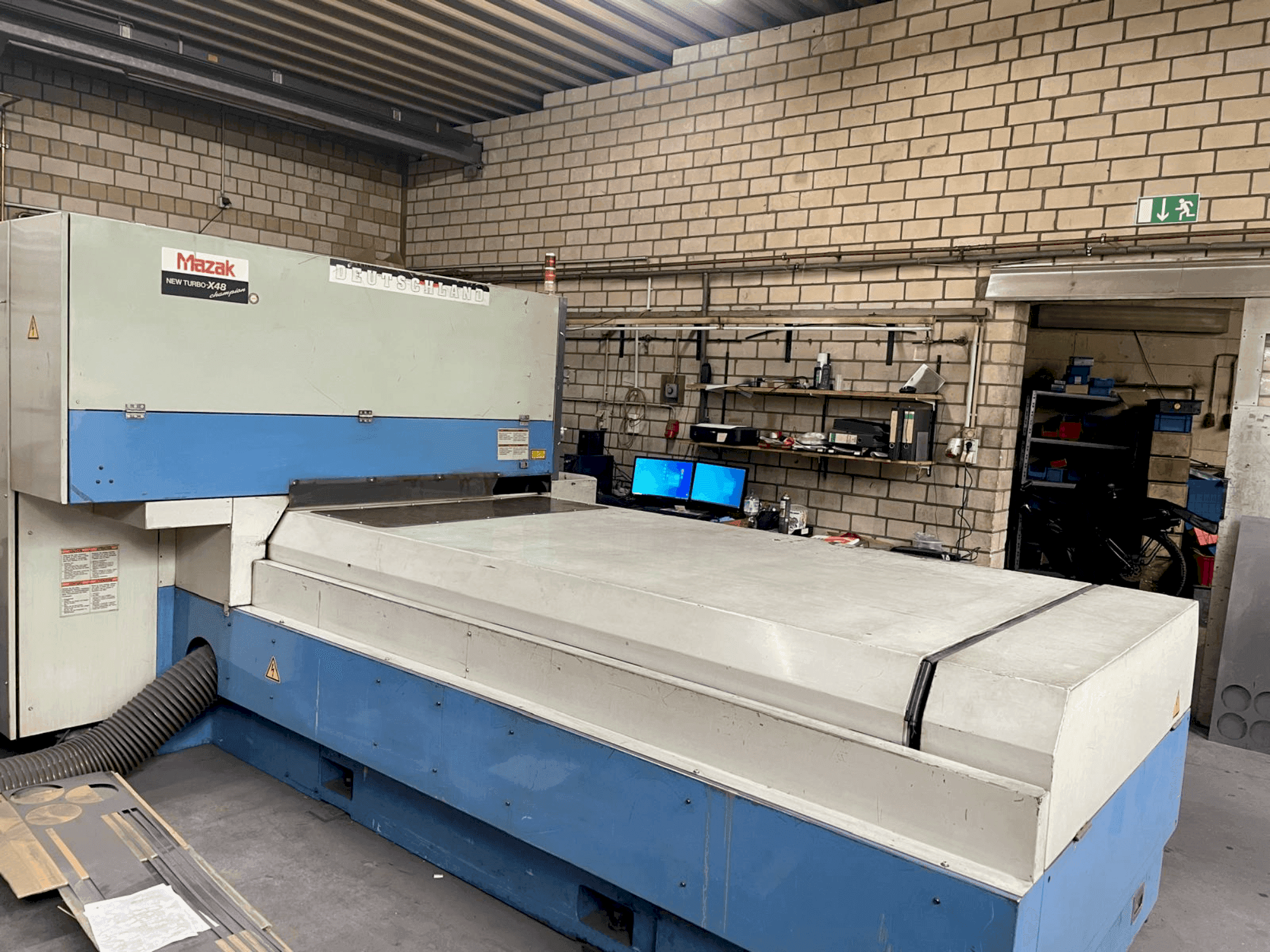 Vista frontale della macchina Mazak NT-X48