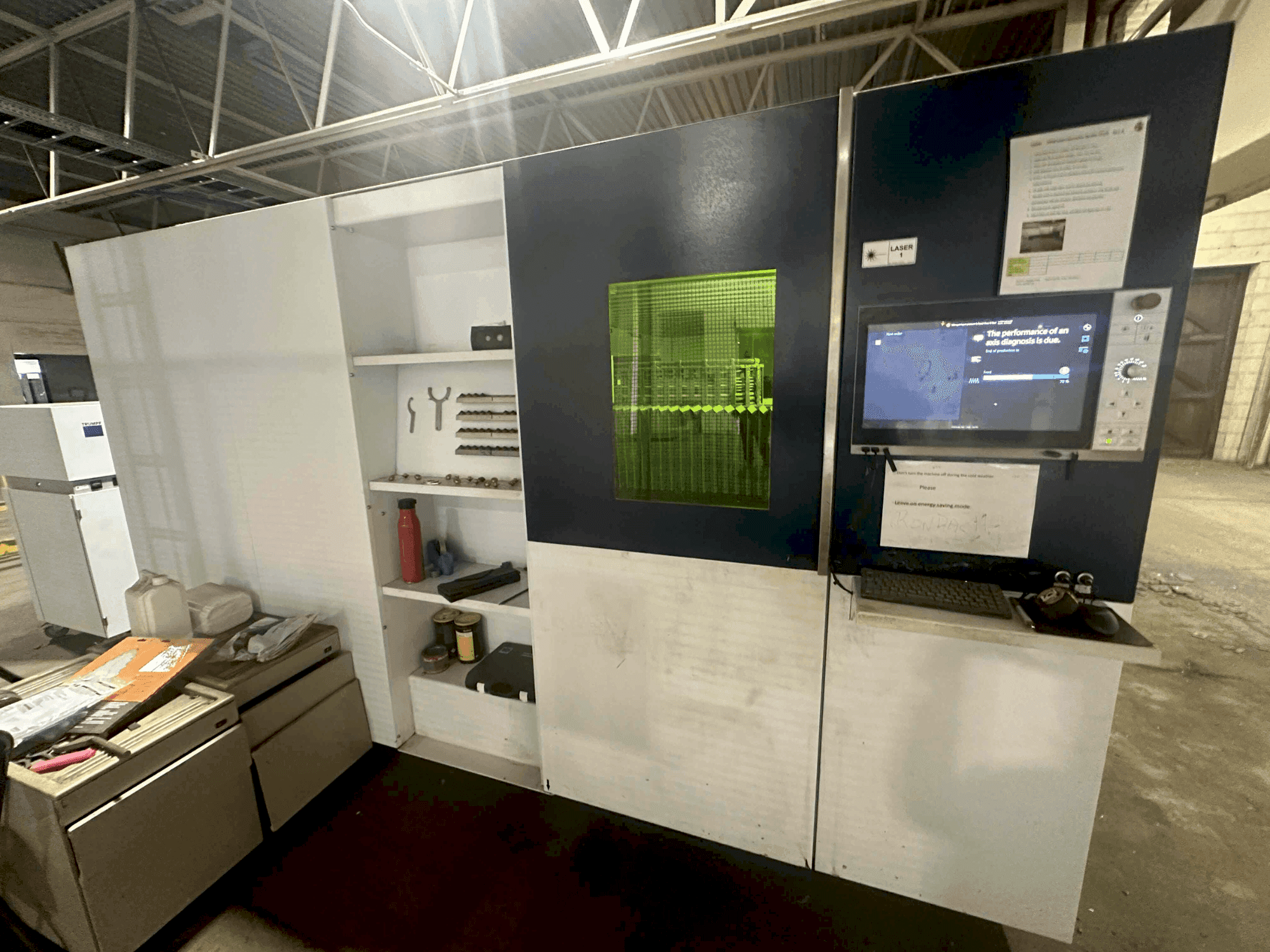 Vista frontale della macchina TRUMPF Trulaser 1040 Fiber