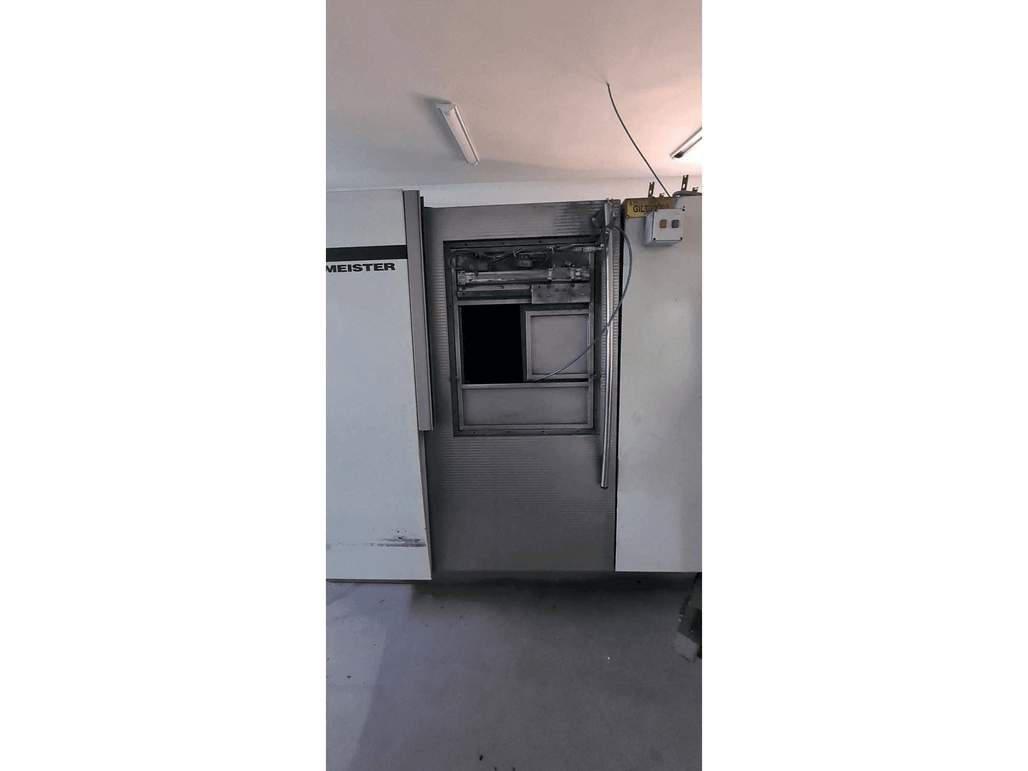 Vista frontale della macchina Gildemeister TWIN 32