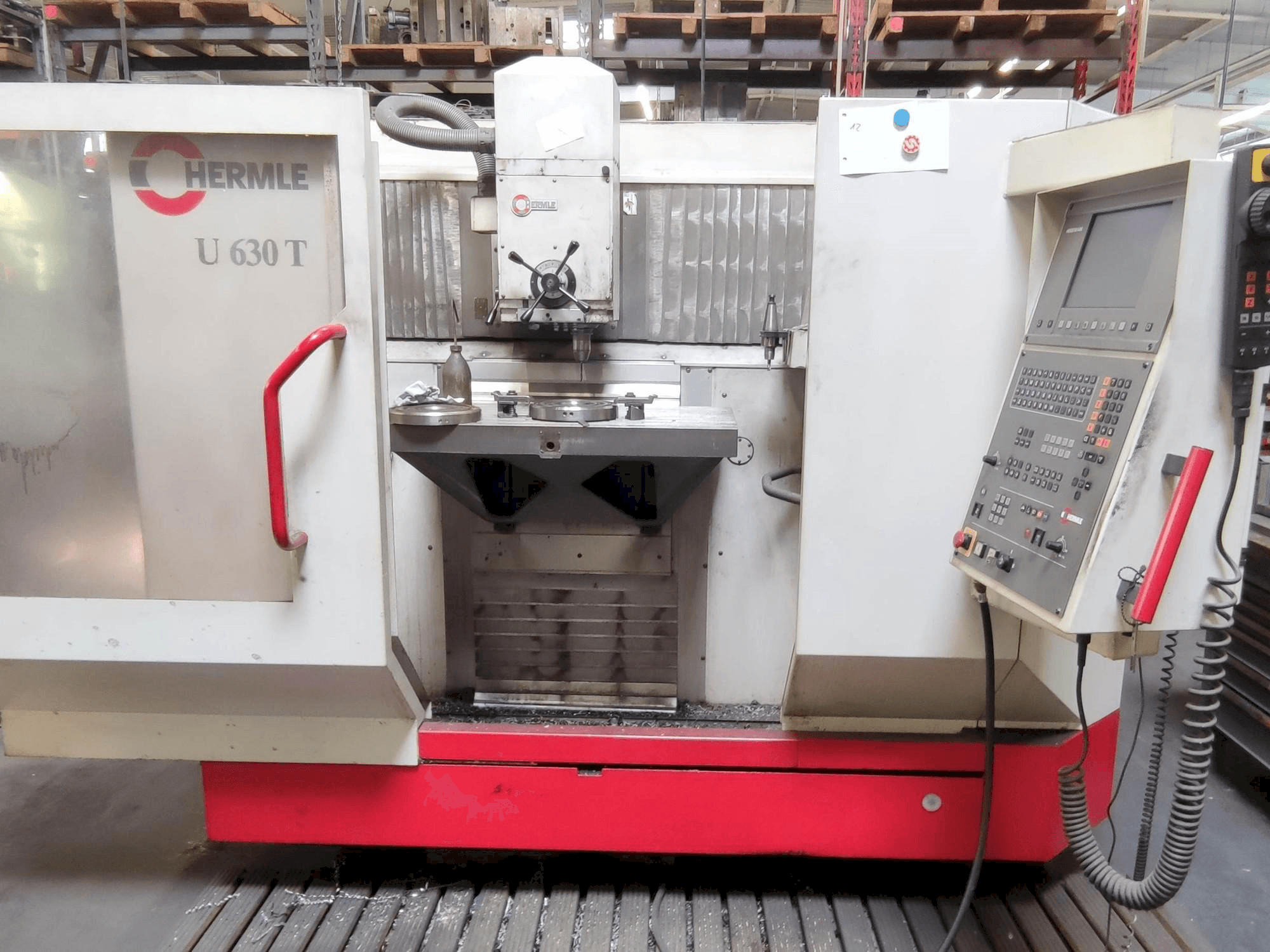 Vista frontale della macchina HERMLE U630T
