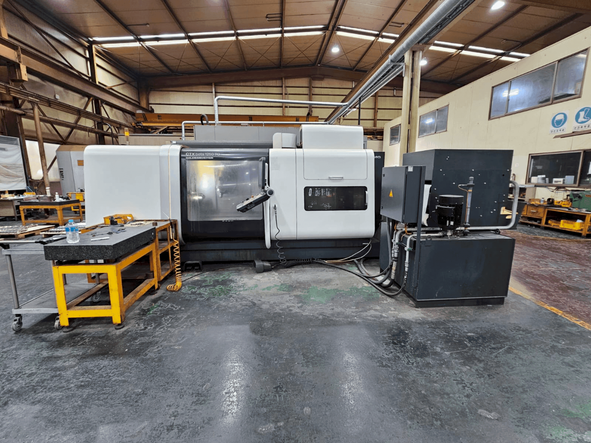Vista frontale della macchina DMG MORI Gildemeister CTX 1250 TC
