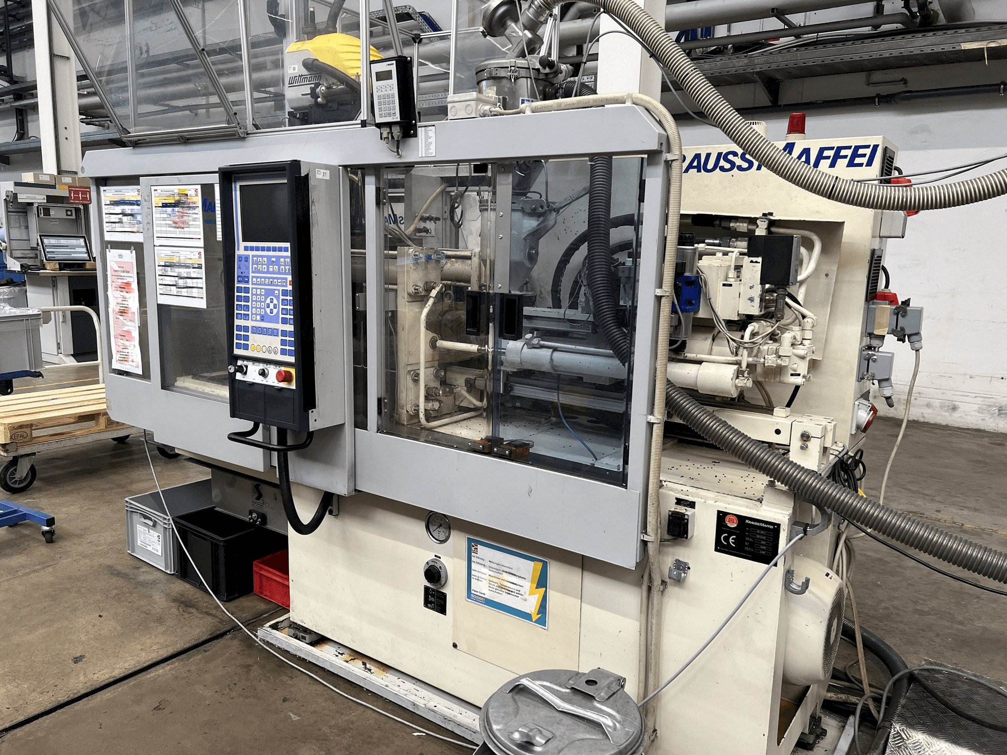 Vista frontale della macchina Krauss Maffei KM 50-125 C1