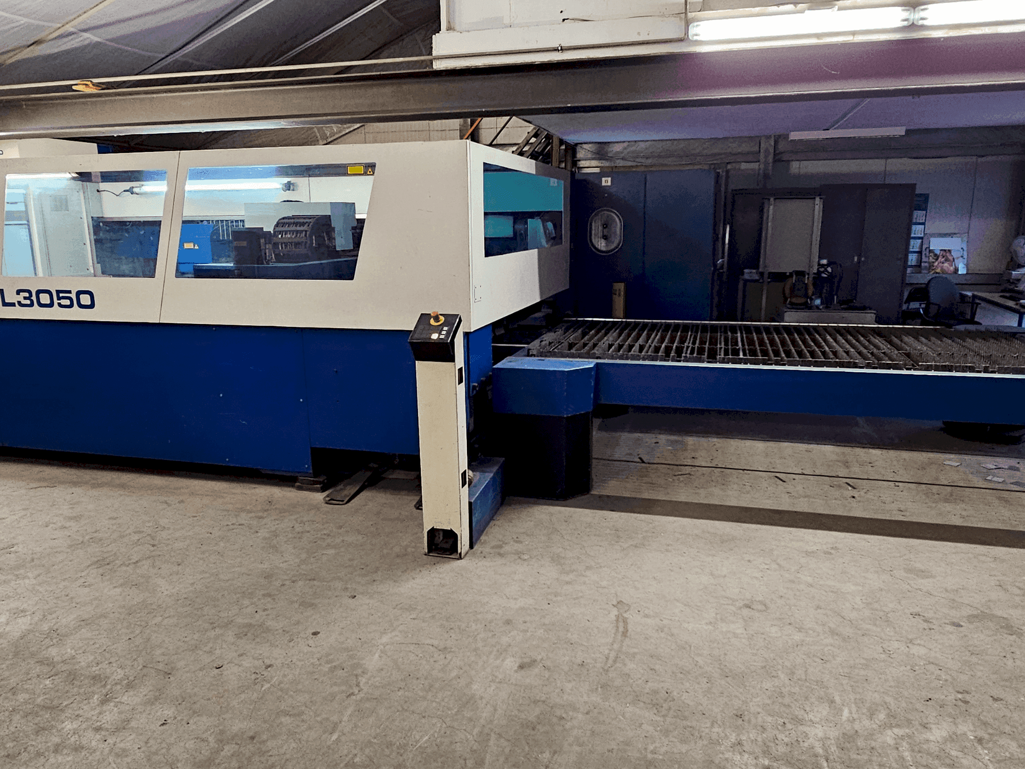 Vista frontale della macchina TRUMPF L3050
