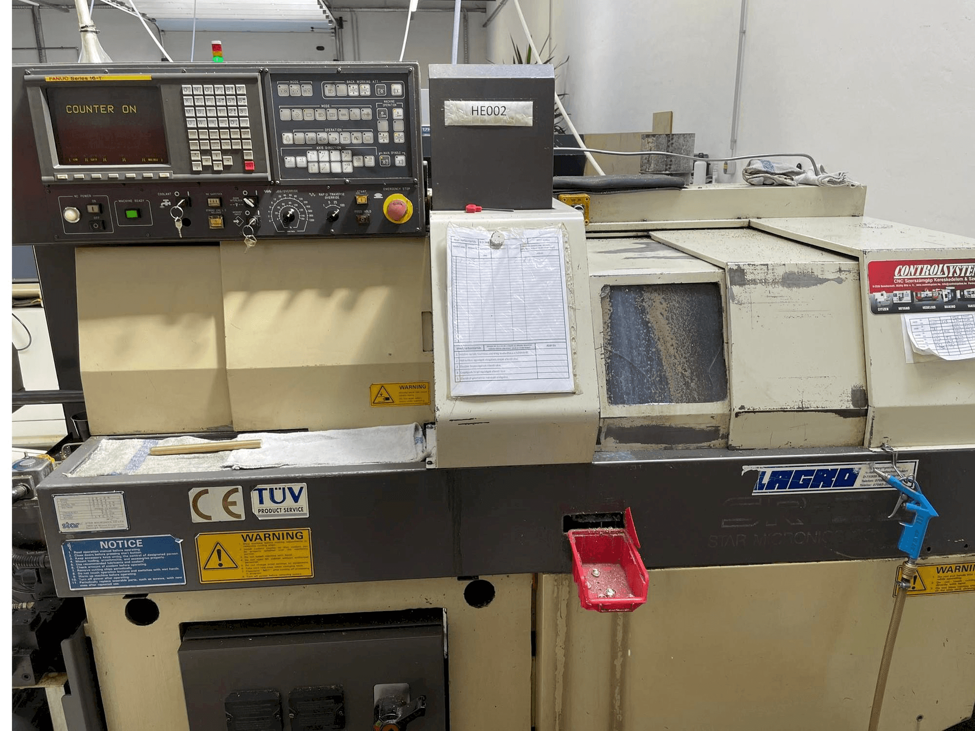 Vista frontale della macchina Star SR20