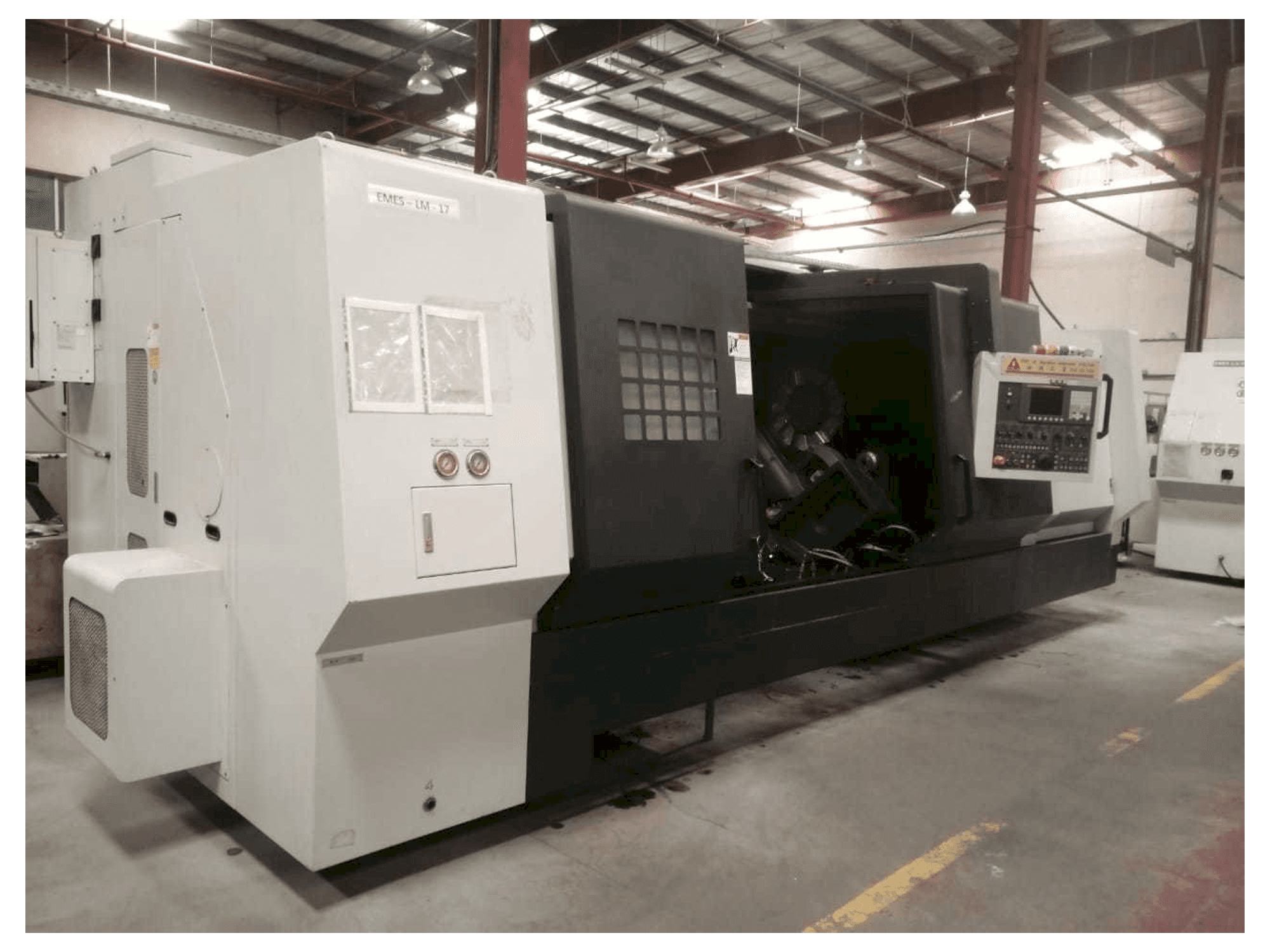 Vista laterale sinistra della macchina YOU JI YH 50/300