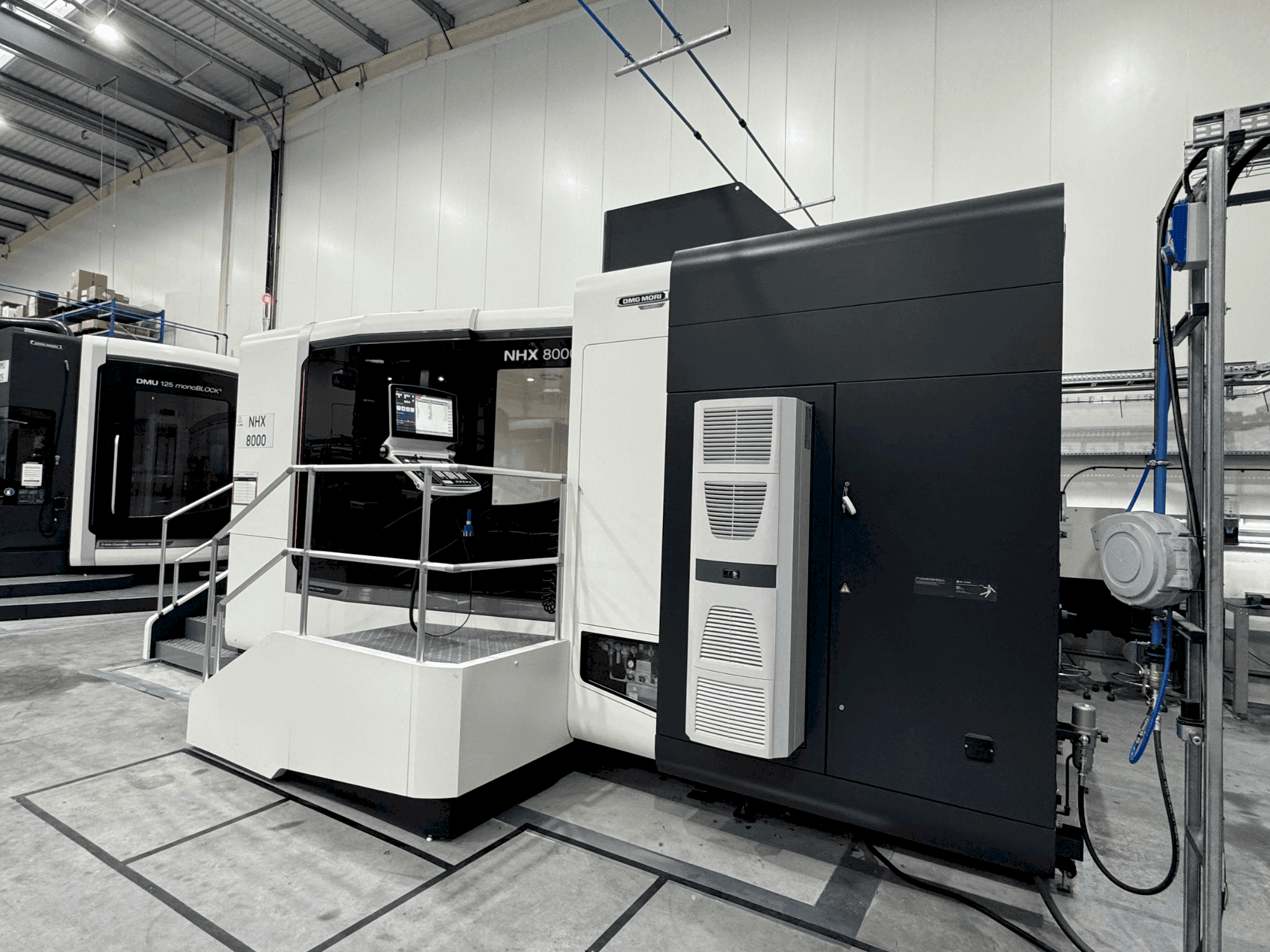 Vista frontale della macchina DMG MORI NHX 8000