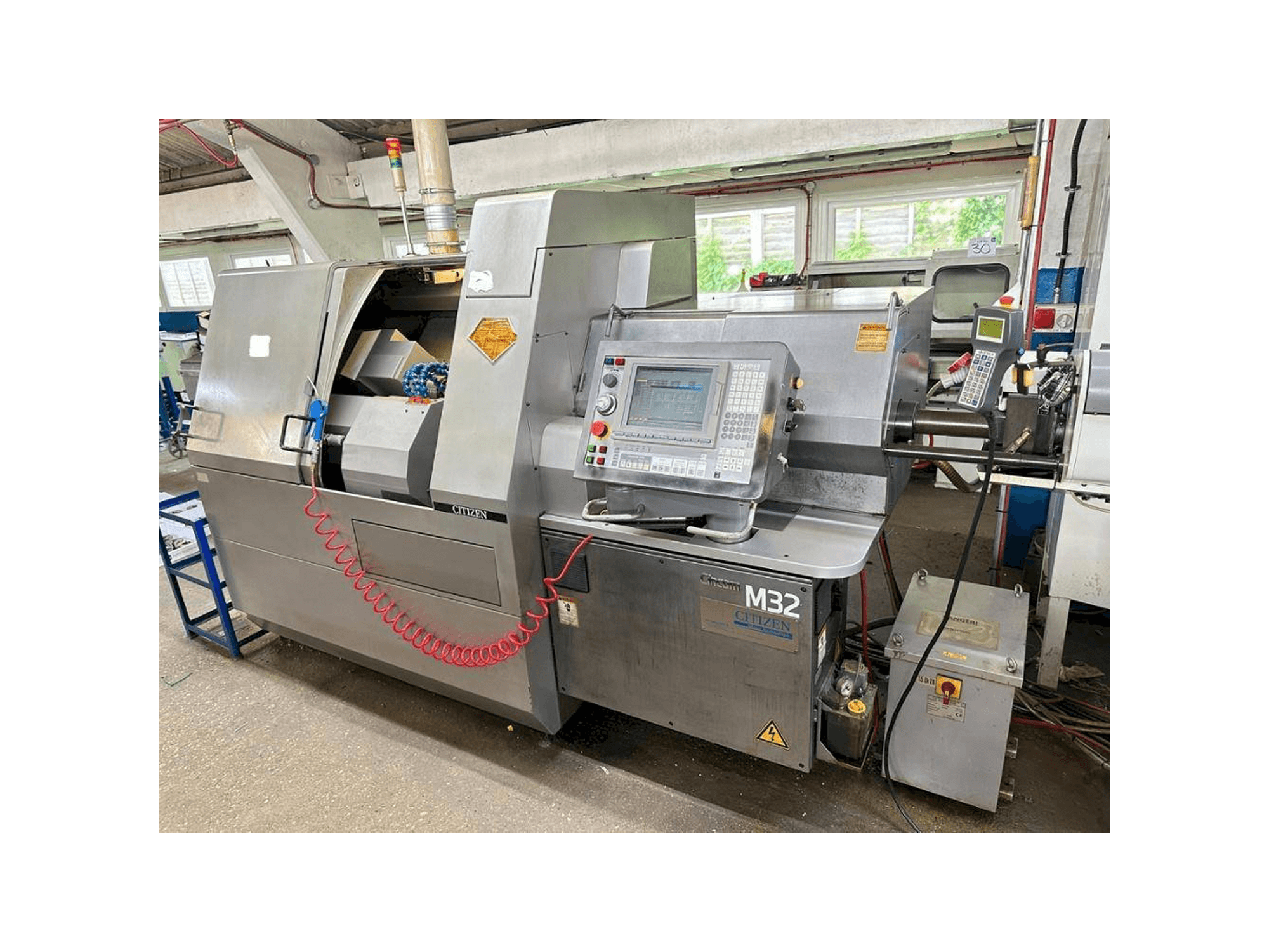 Vista frontale della macchina Citizen M32V