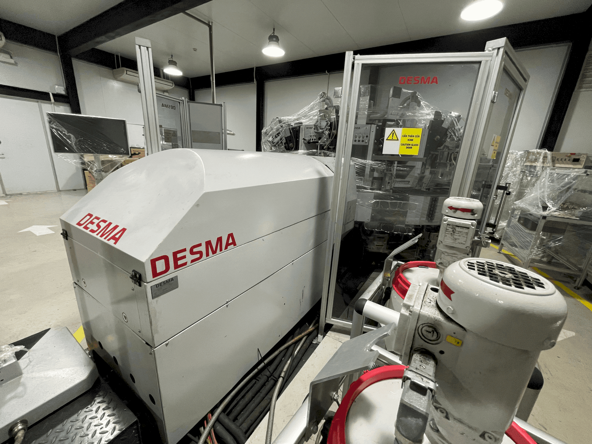 Vista frontale della macchina Kloeckner Desma PU D522/12-LDI