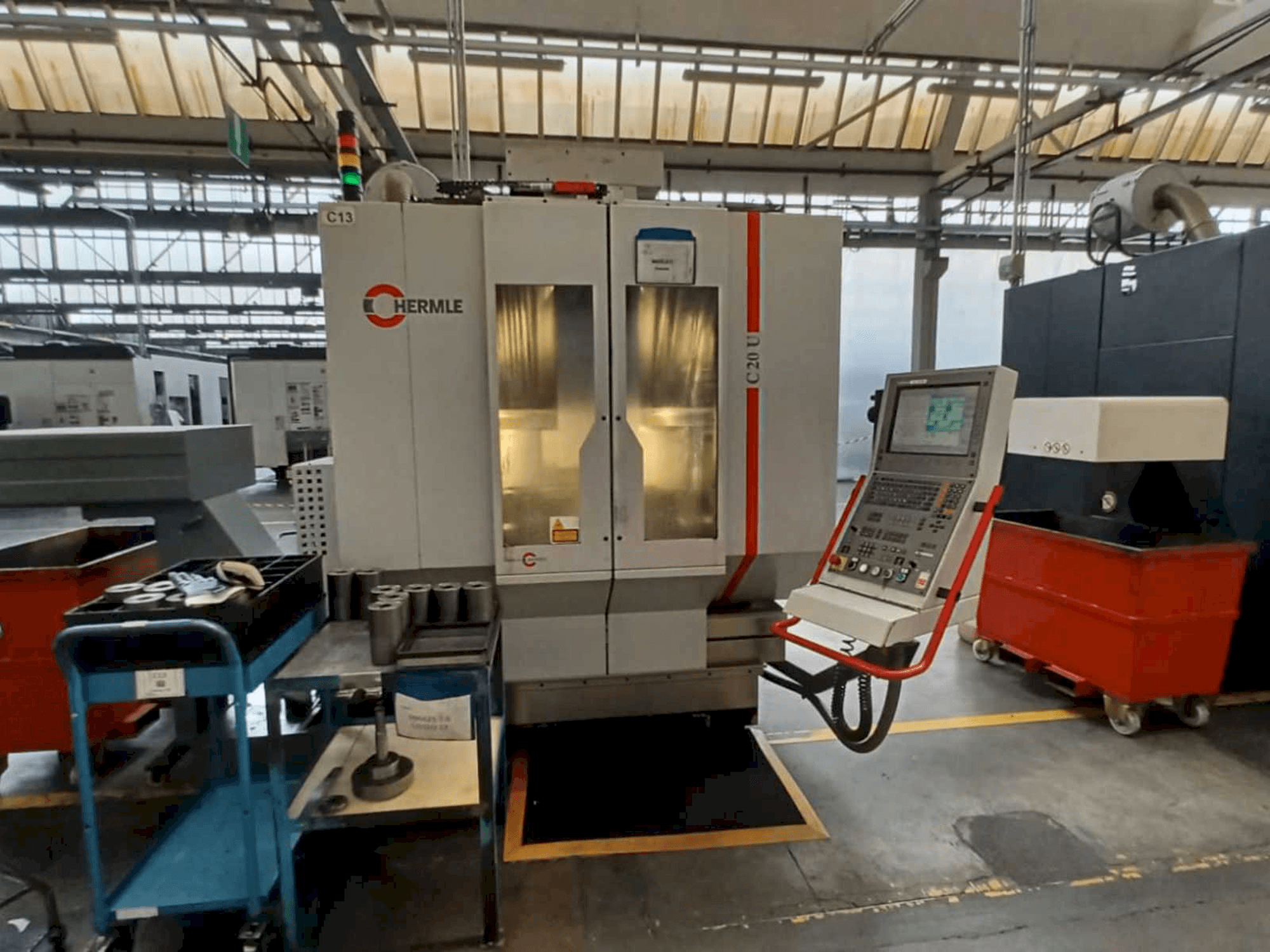 Vista frontale della macchina HERMLE C20U