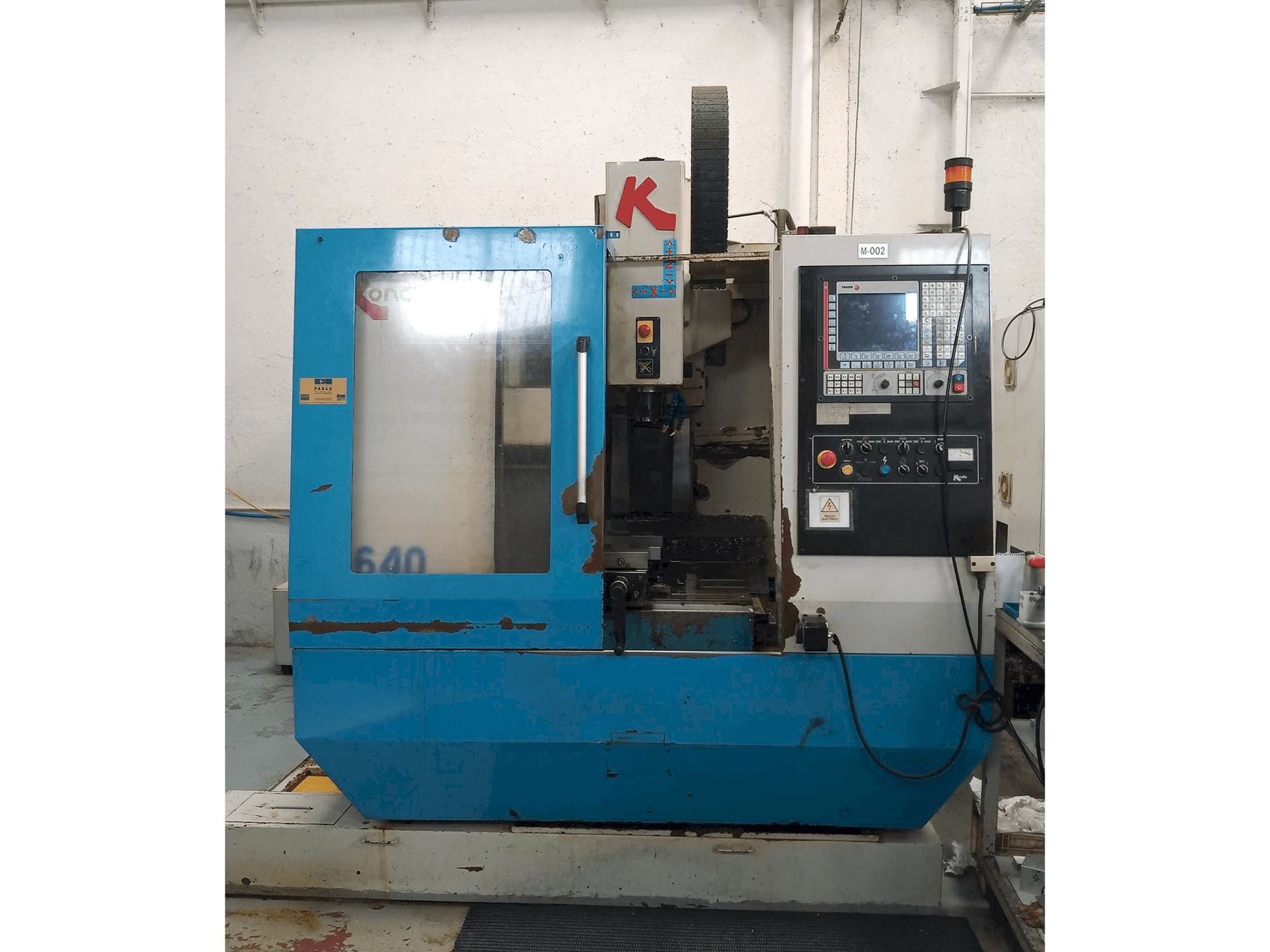 Vista frontale della macchina KONDIA B-640