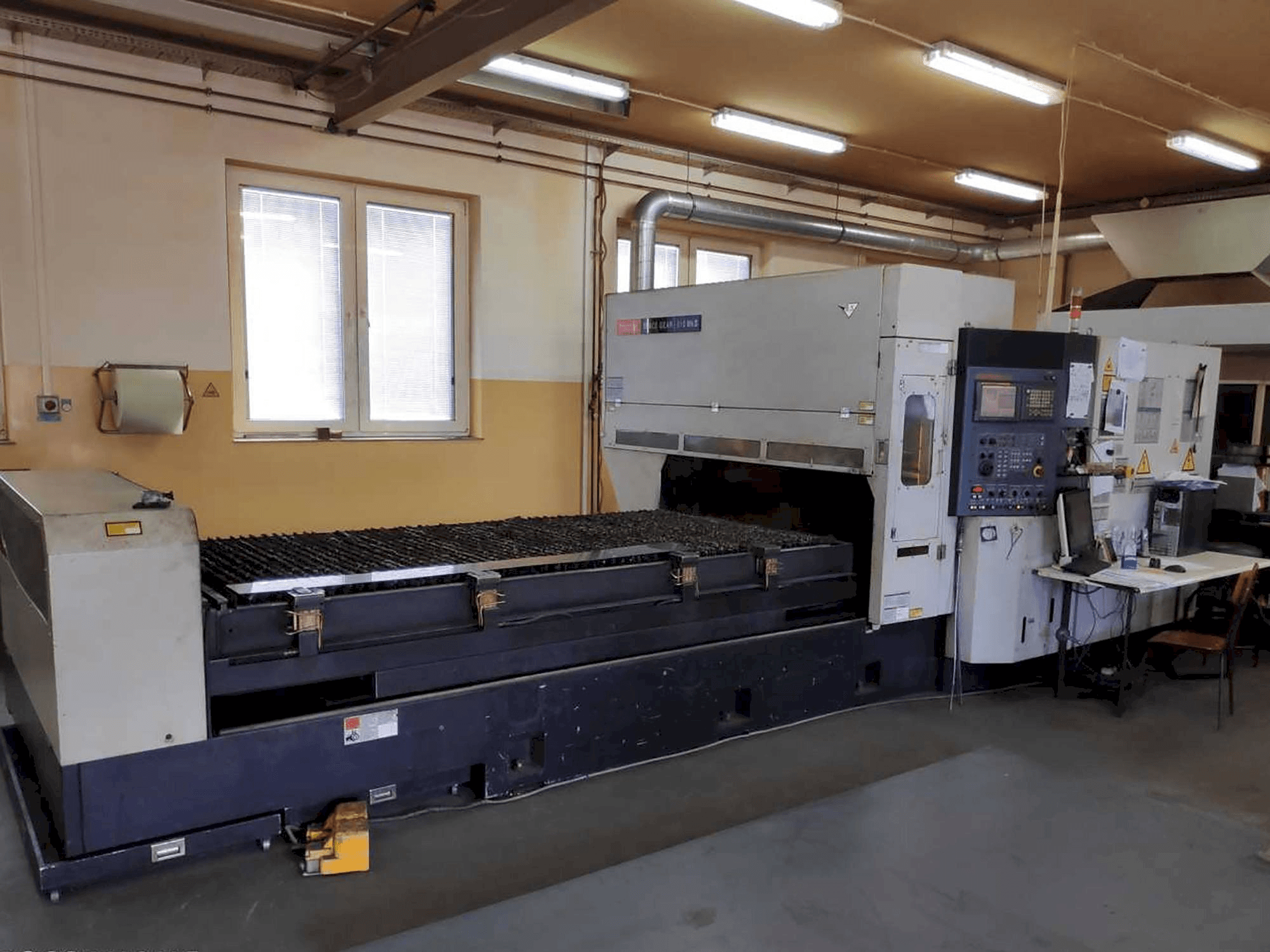 Vista frontale della macchina Mazak Space Gear 510 Mk II