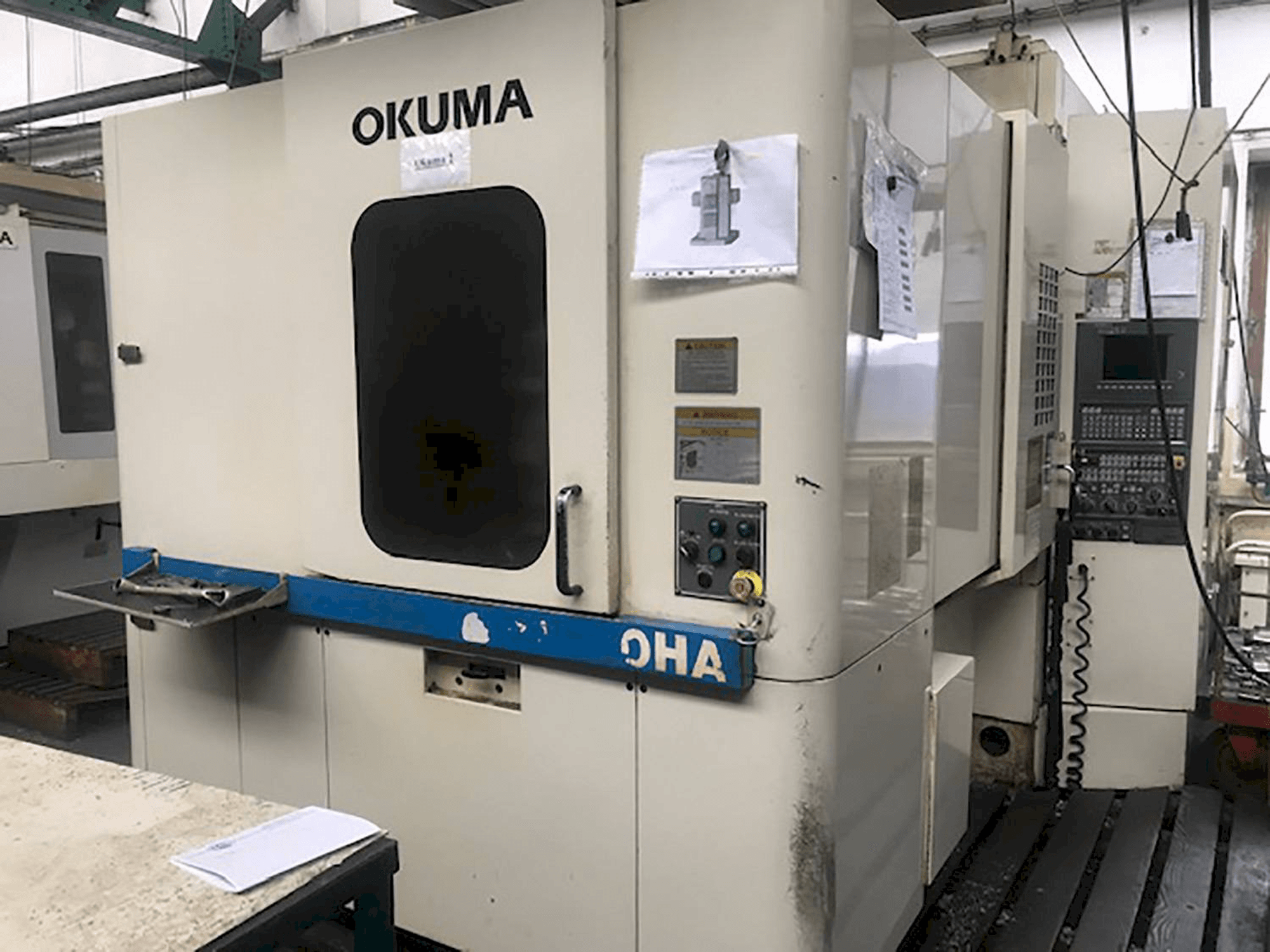 Vista frontale della macchina Okuma MX-40HA