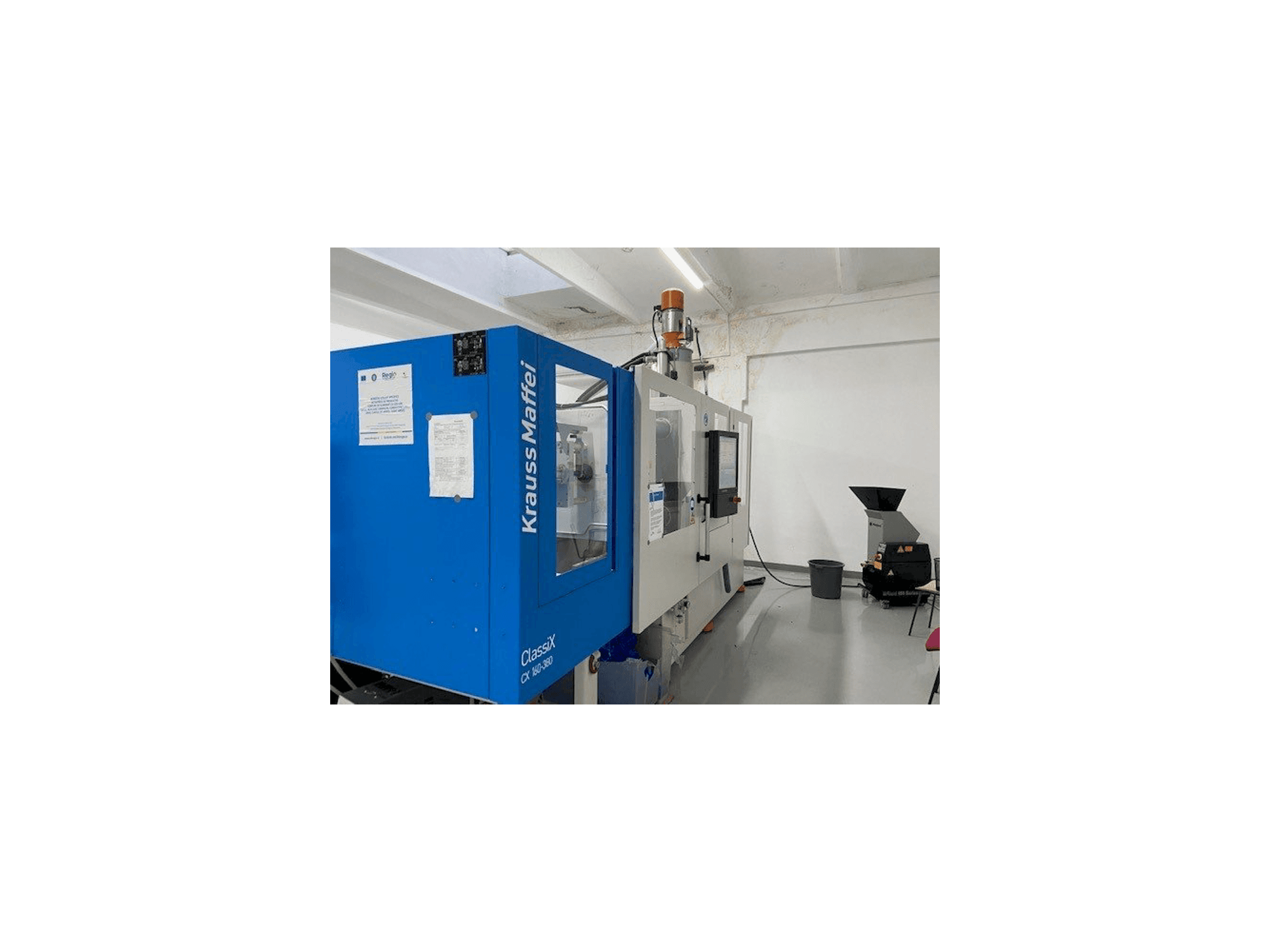 Vista laterale sinistra della macchina Krauss Maffei ClassiX CX 160-380