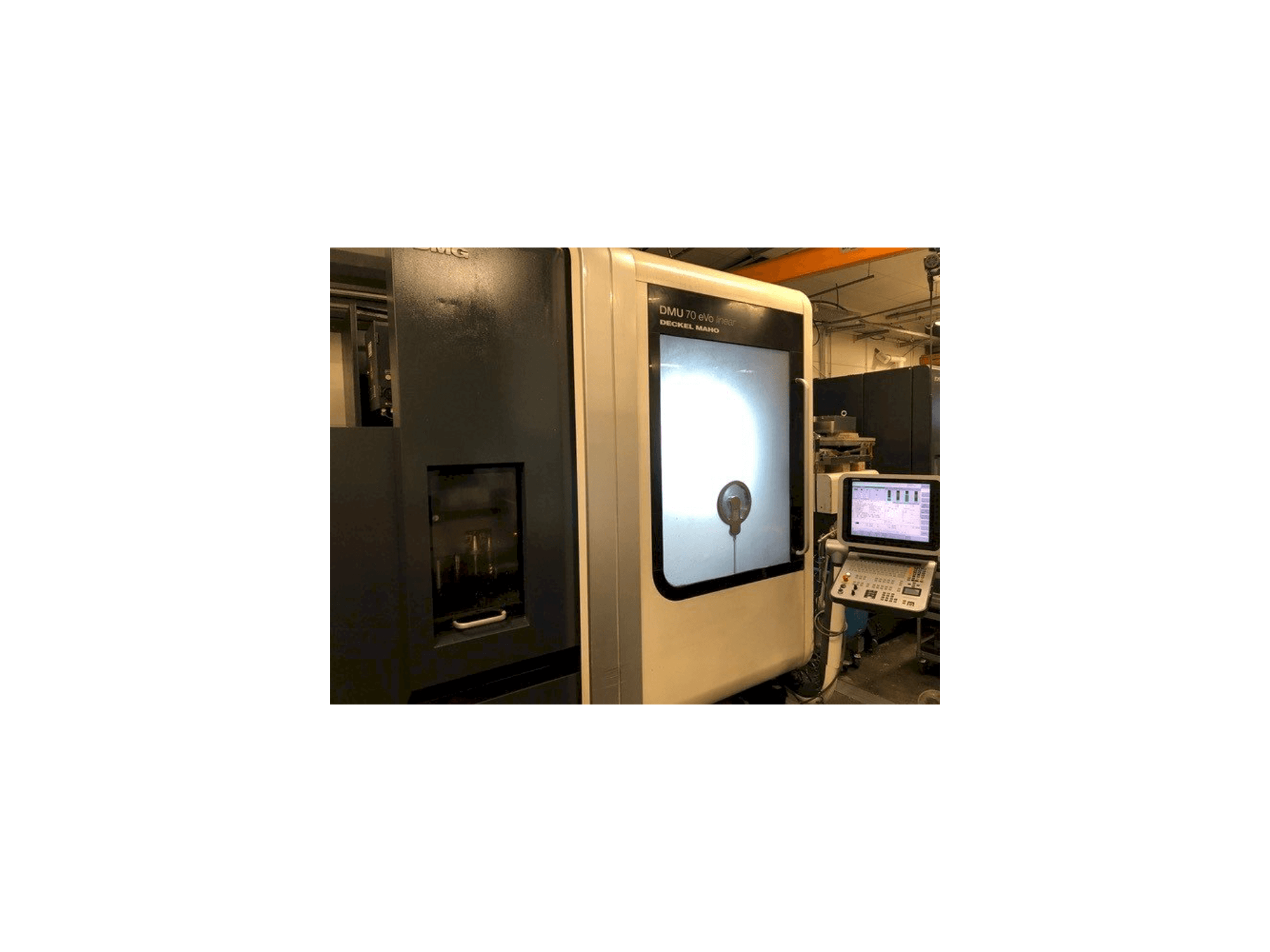 Vista frontale della macchina DECKEL MAHO DMU 70 eVo Linear