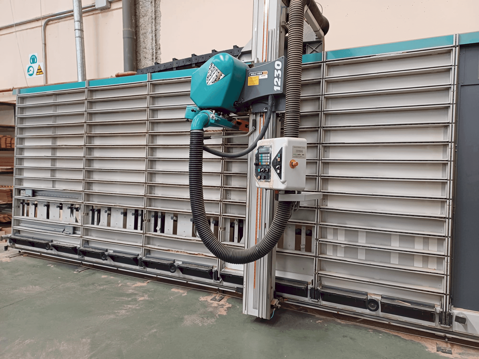 Vista frontale della macchina HOLZHER PK 1230