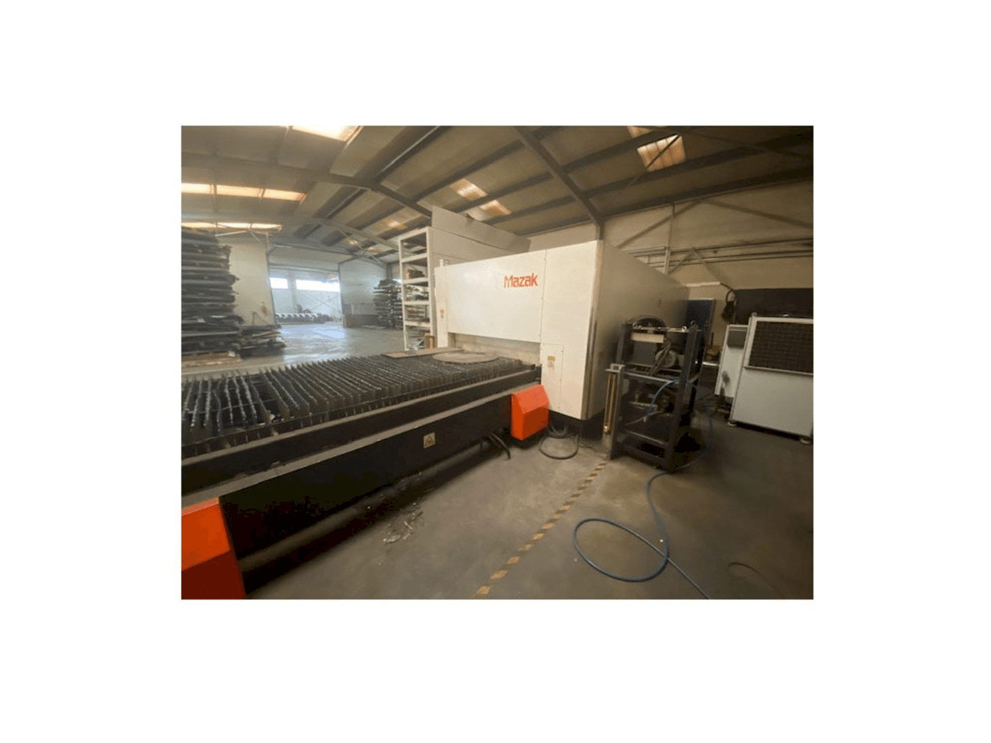 Vista frontale della macchina Mazak Optiplex Nexus 3015