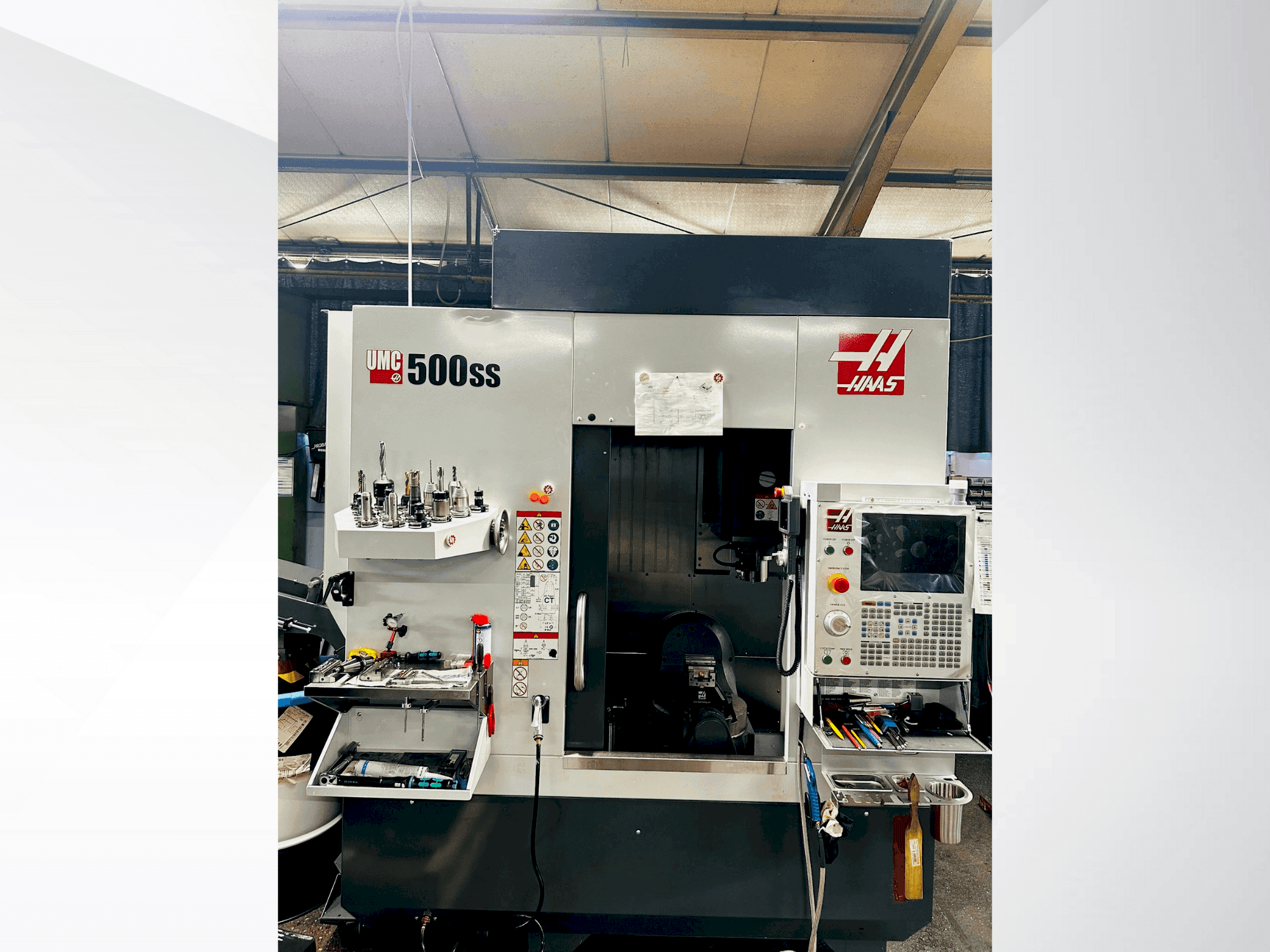 Vista frontale della macchina HAAS UMC 500 SS