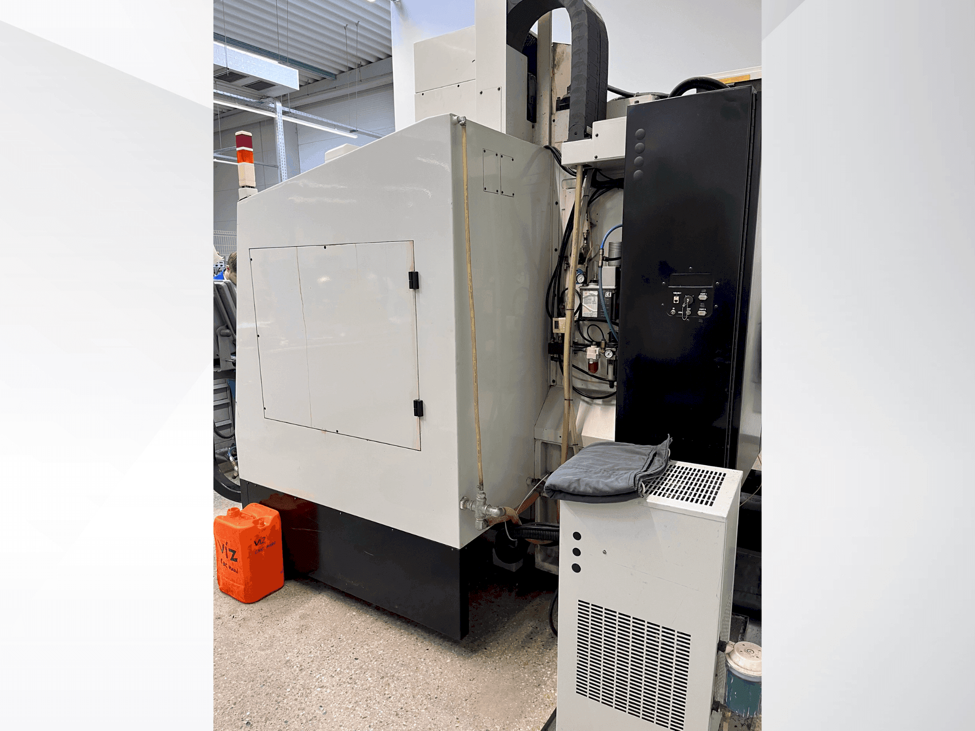 Vista posteriore della macchina Hurco VMX24S