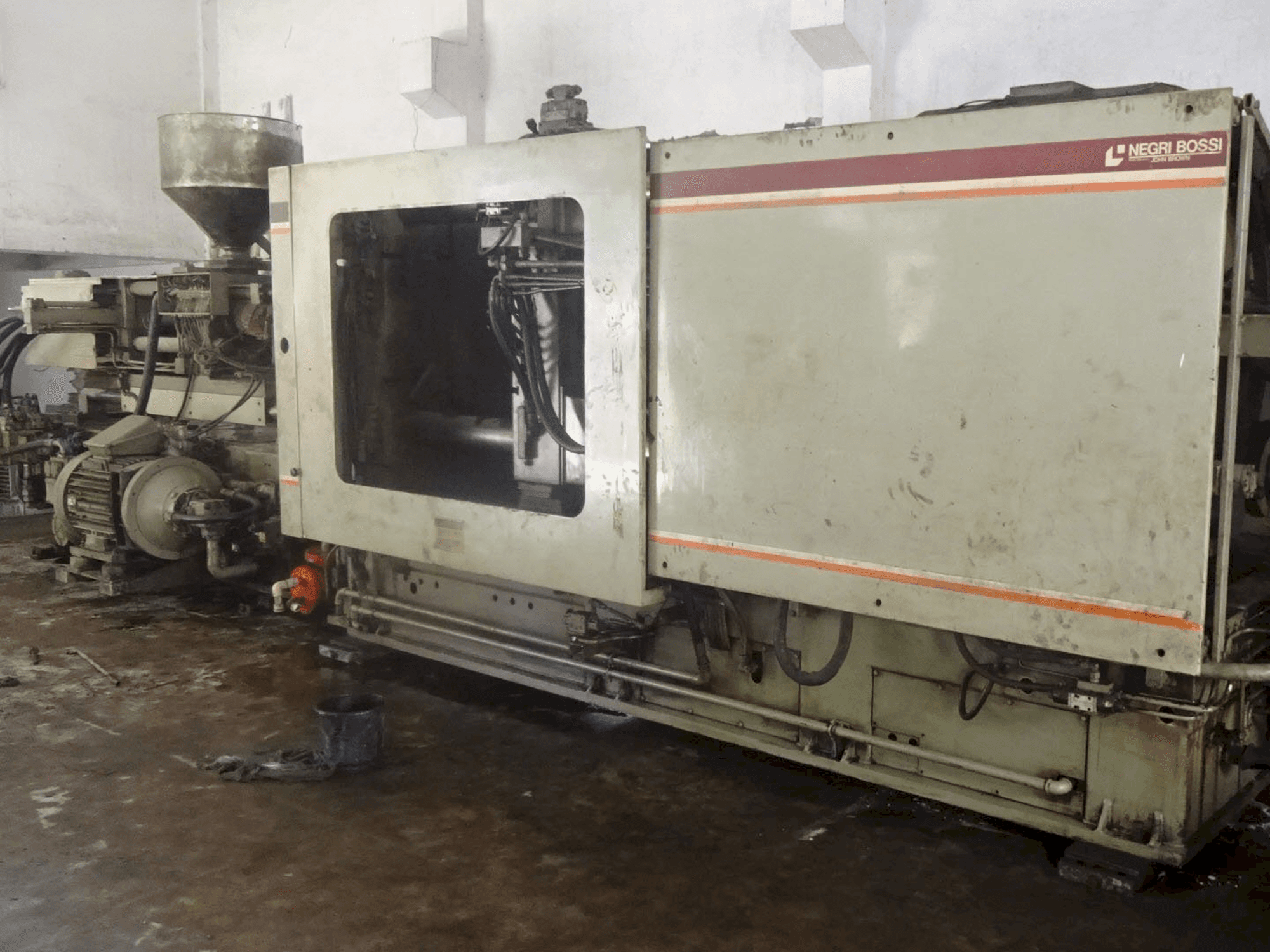 Vista lato destro della macchina Negri Bossi NB 700