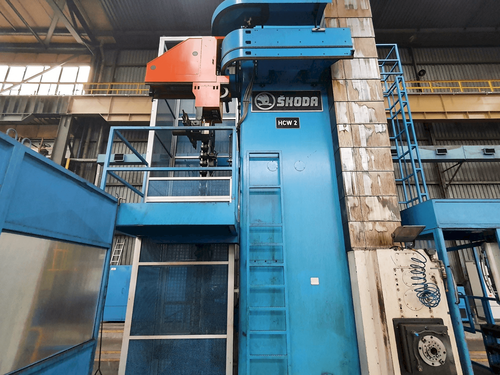 Vista frontale della macchina SKODA HCW 2-200 DUO