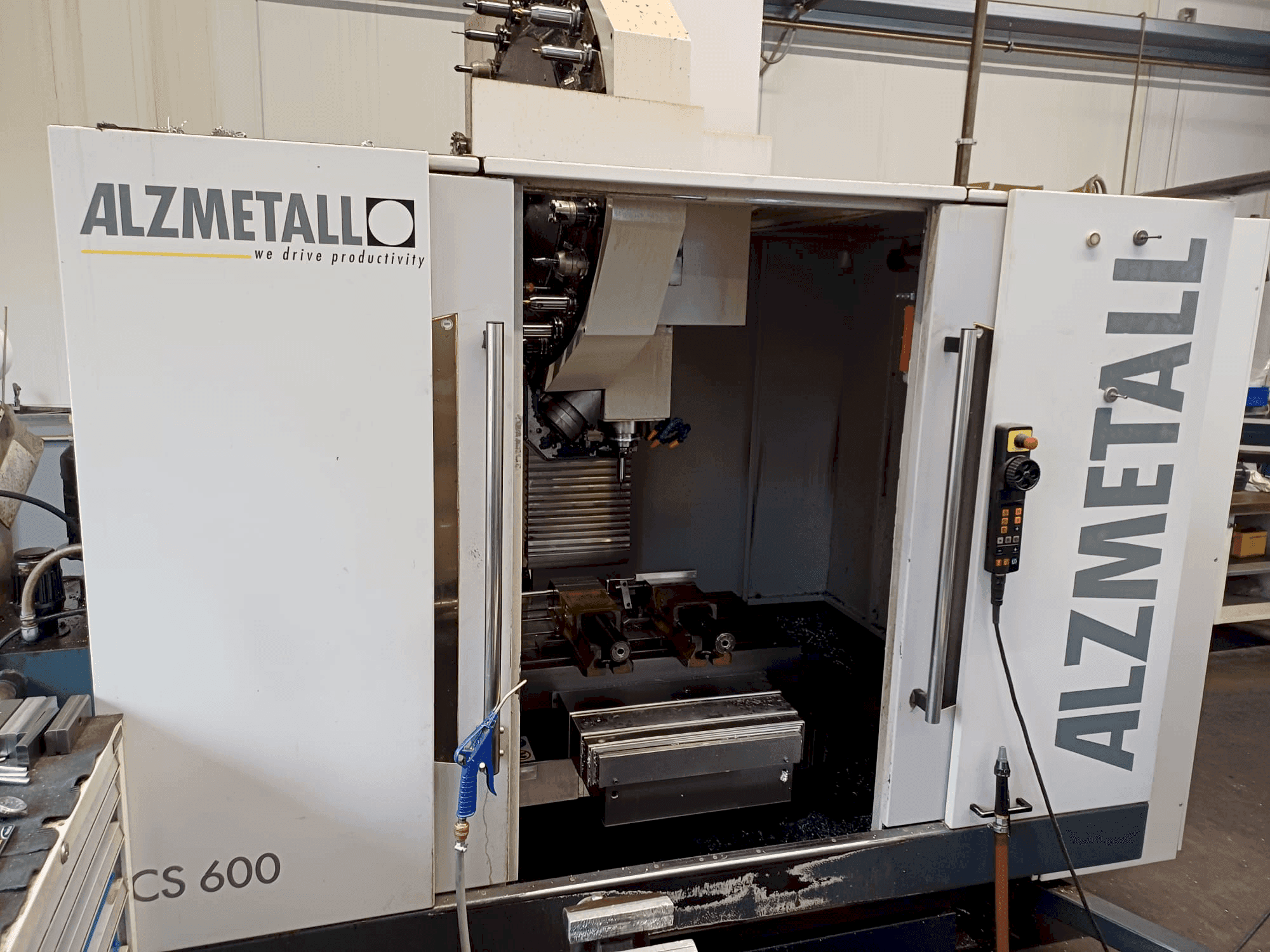 Vista frontale della macchina Alzmetall CS 600/3