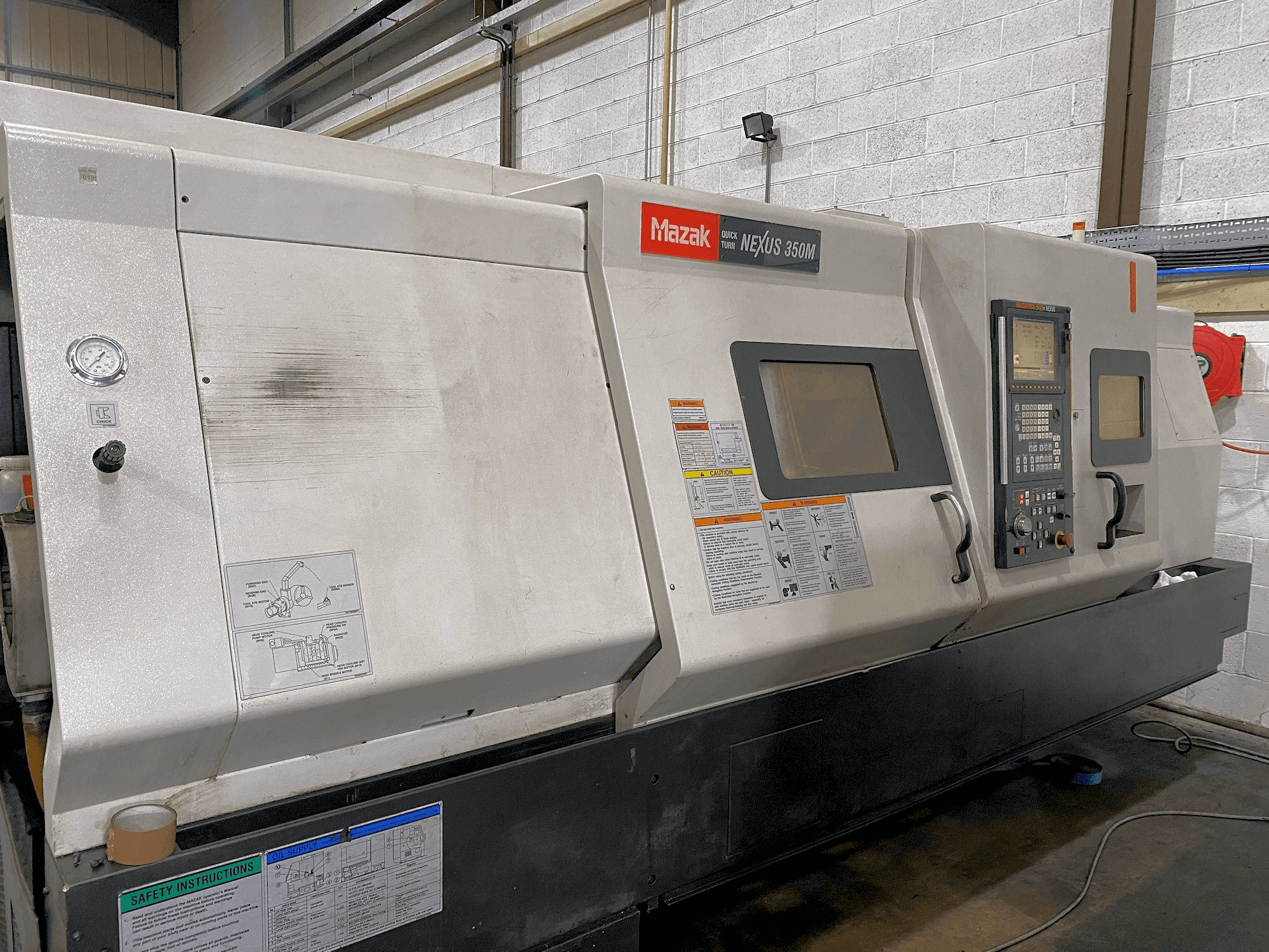 Vista frontale della macchina Mazak QUICK TURN NEXUS 350M
