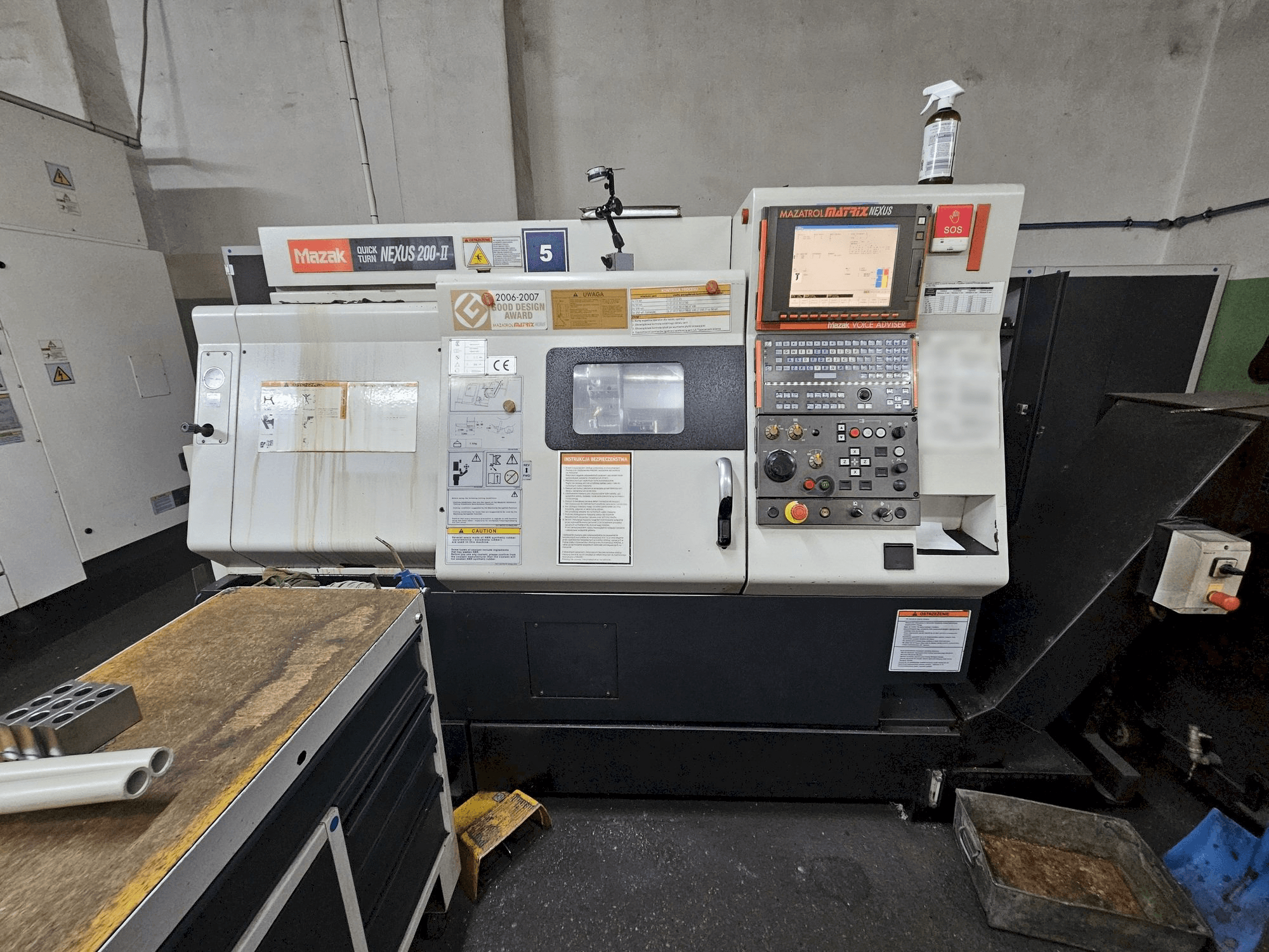 Vista frontale della macchina Mazak QUICKTURN NEXUS 200-II