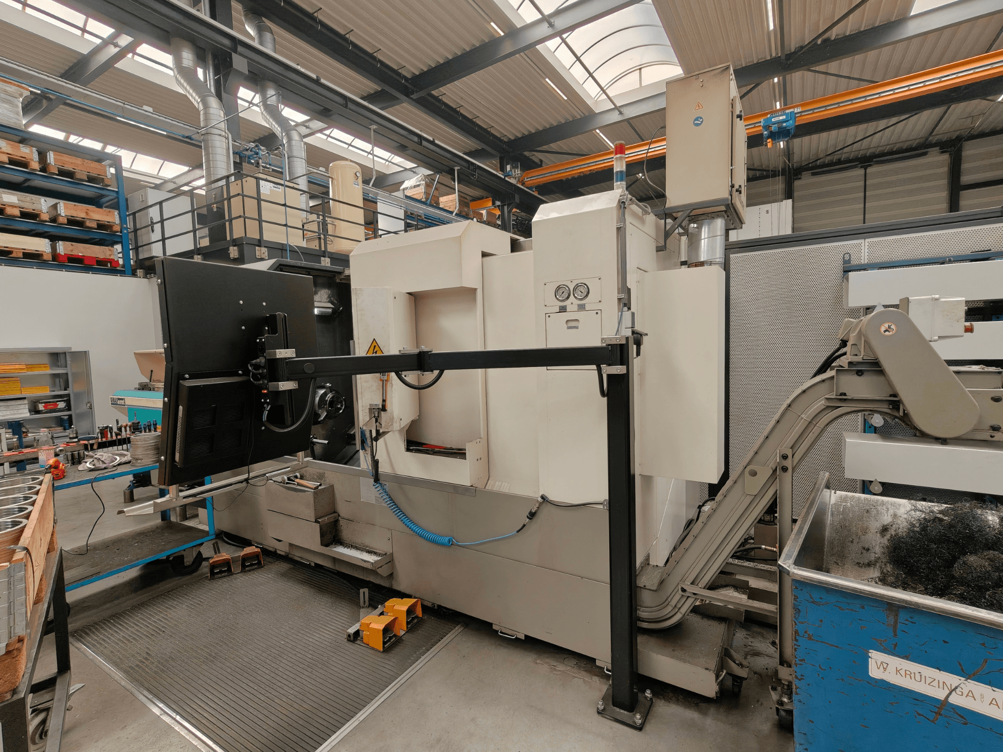 Tornio orizzontale Victor Vturn A26, vista laterale, con pannello di controllo, convogliatore trucioli e area di lavoro industriale.