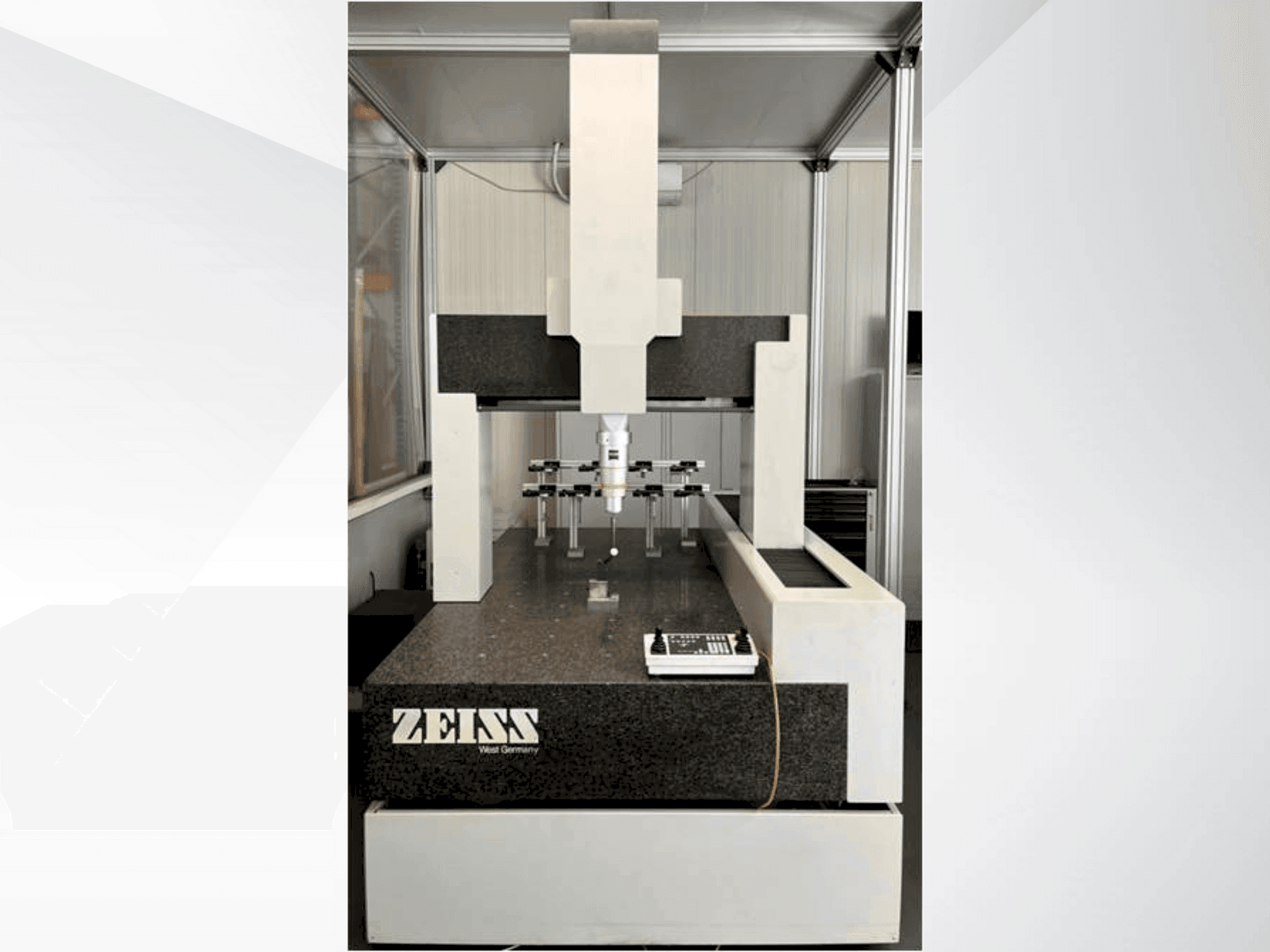 Vista frontale della macchina ZEISS UMC 850