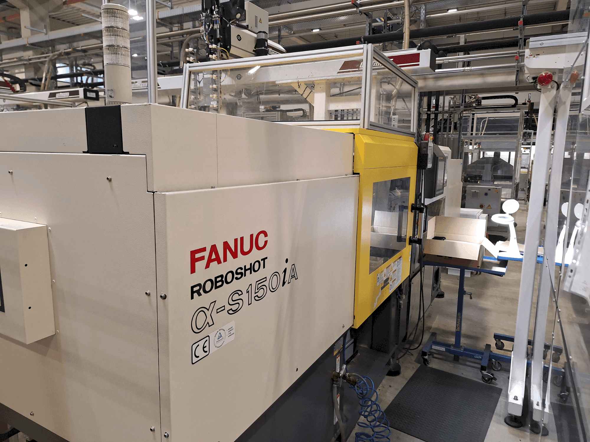 Vista frontale della macchina FANUC Roboshot S150iA
