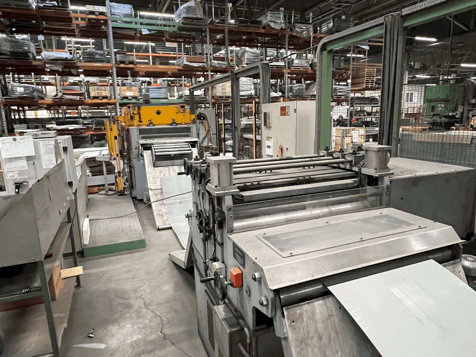 Vista frontale della macchina MECASTEEL Coil Press Feeding Line