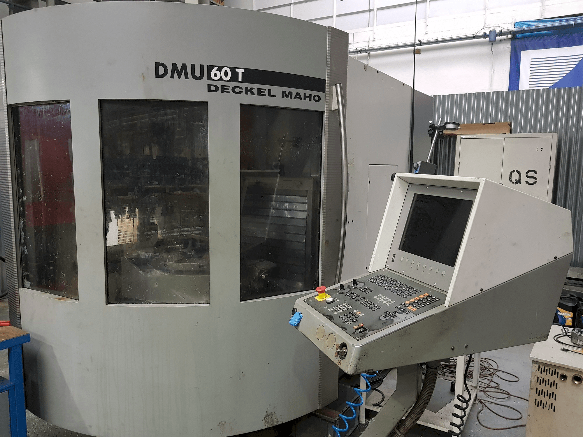 Vista frontale della macchina DECKEL MAHO DMU 60T