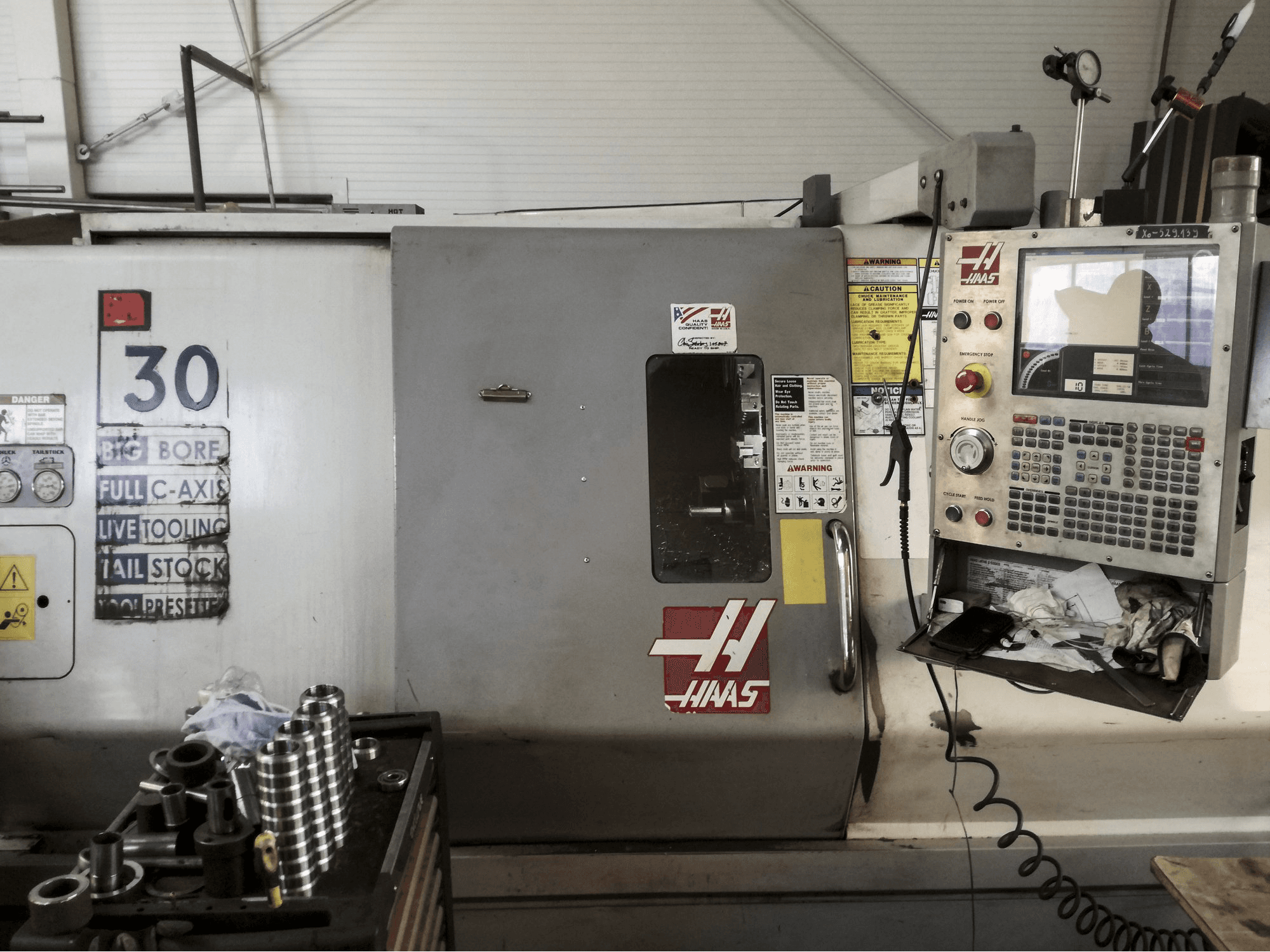 Vista frontale della macchina HAAS SL-30TBHE