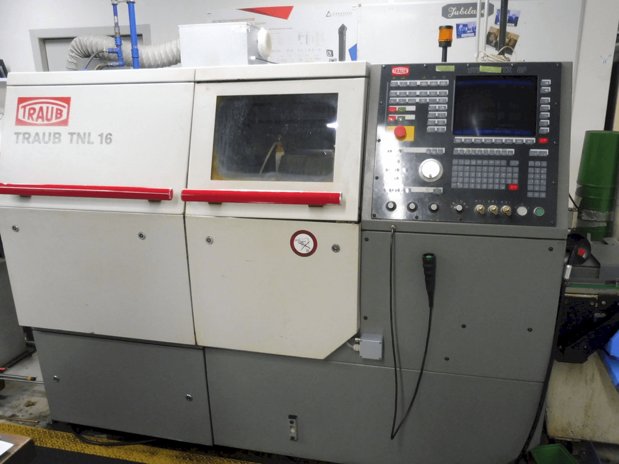 Vista frontale della macchina TRAUB TNL 16