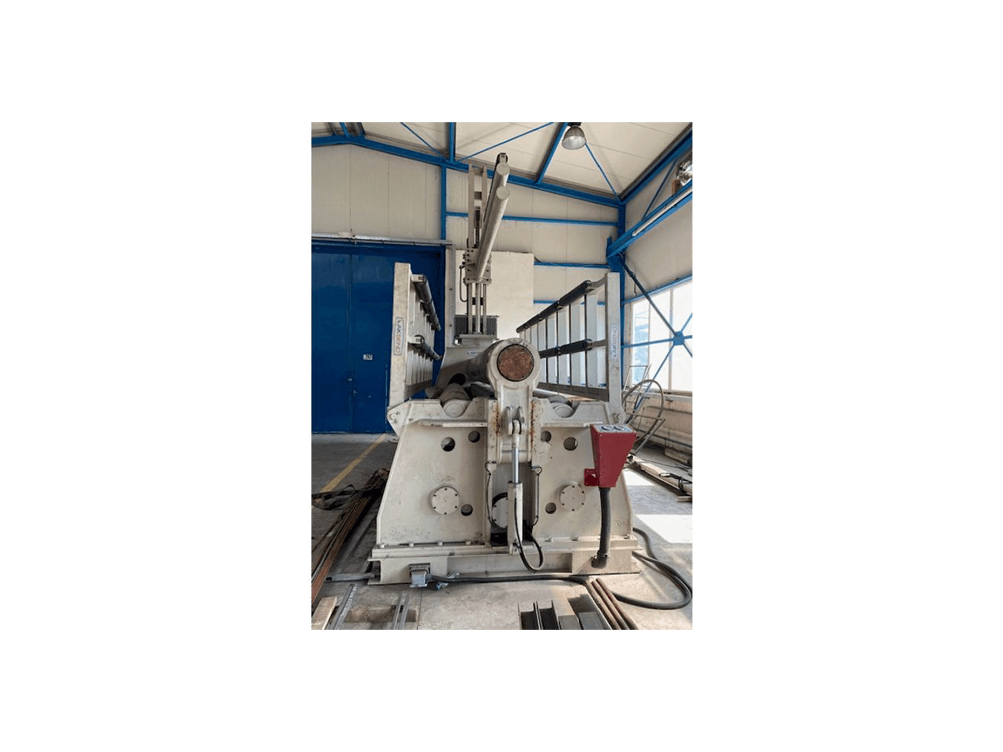 Vista frontale della macchina Akyapak AHS 4100/25