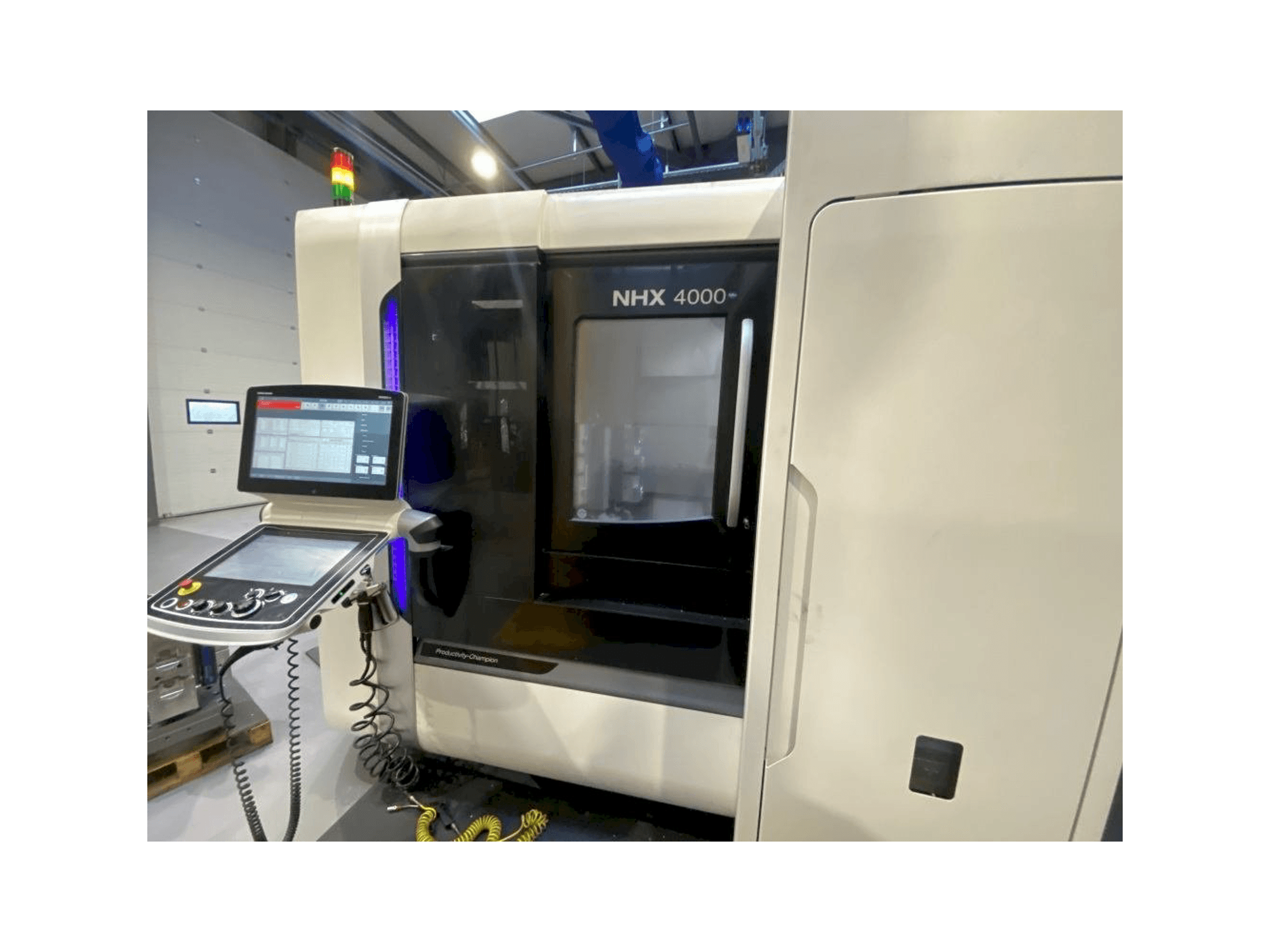 Vista frontale della macchina DMG MORI NHX 4000