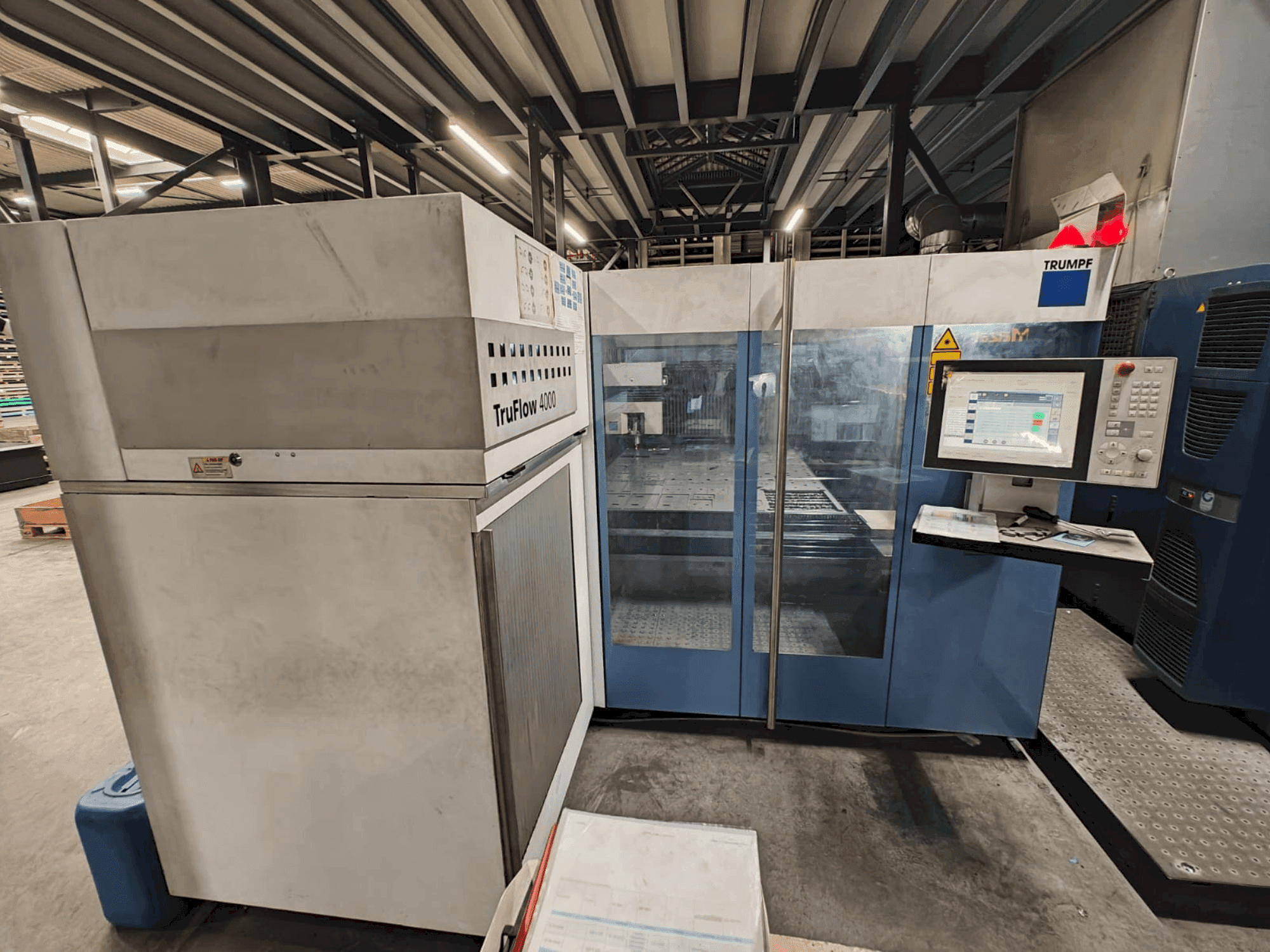 Vista frontale della macchina TRUMPF TruLaser 3030