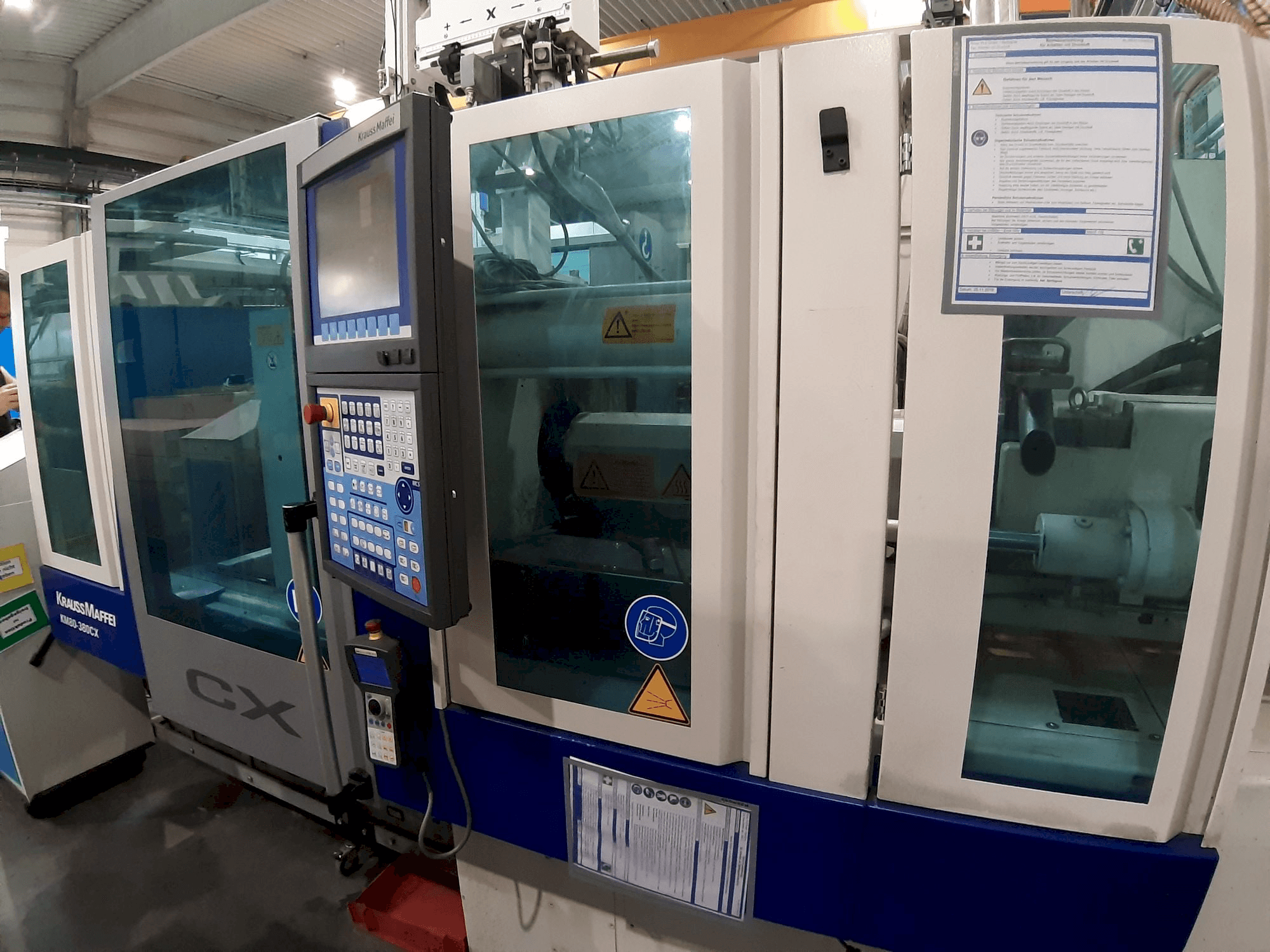 Vista frontale della macchina Krauss Maffei 80 - 380 CX