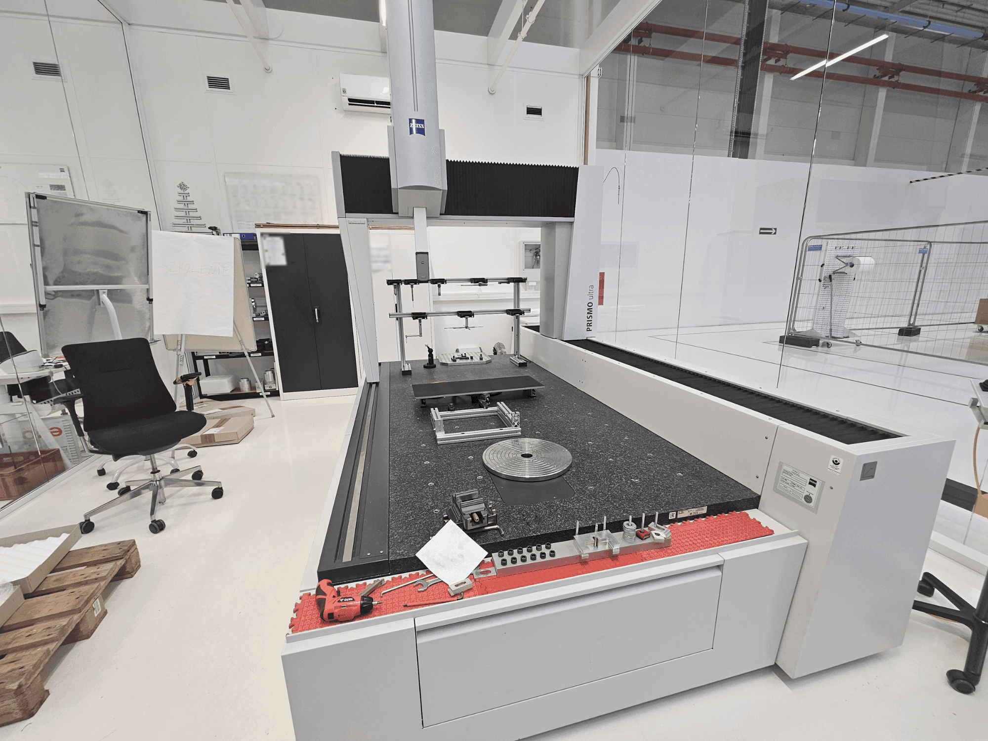 Vista frontale della macchina ZEISS PRISMO 12/24/10 ultra