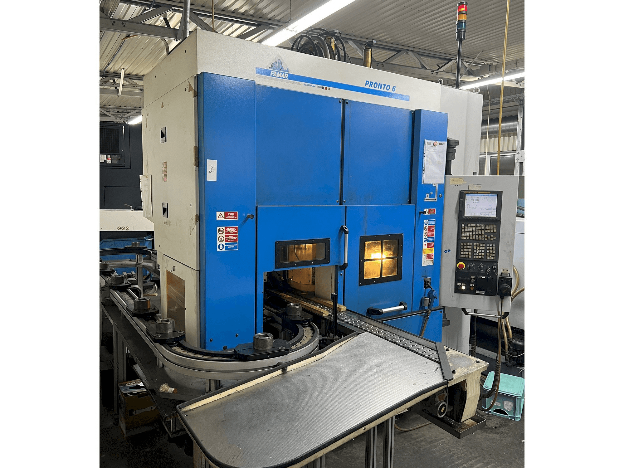 Vista frontale della macchina Famar Pronto 6