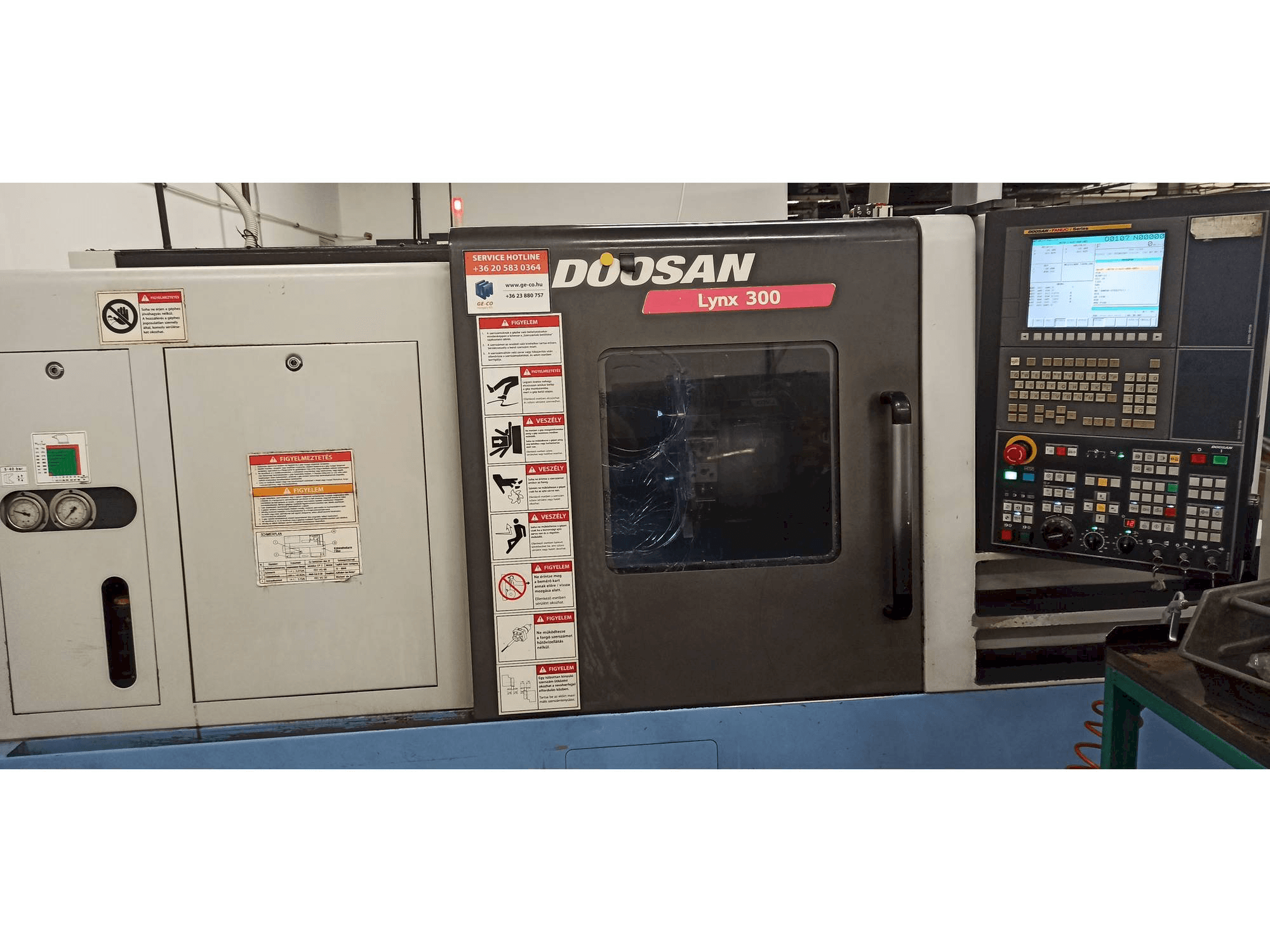 Vista frontale della macchina Doosan Lynx 300